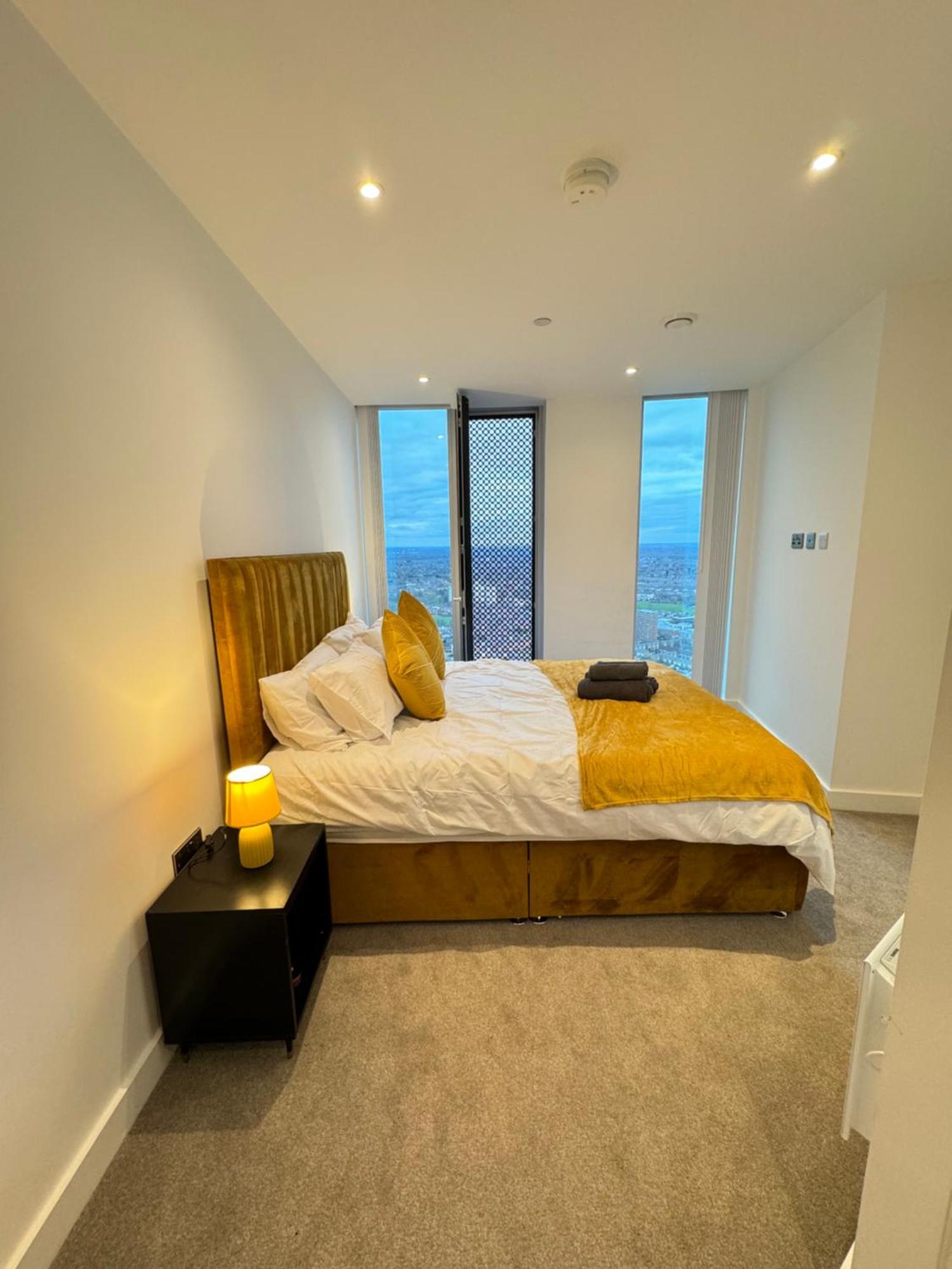 3 Bedroom Penthouse In The Centre Deansgate New Build High Floor Manchester