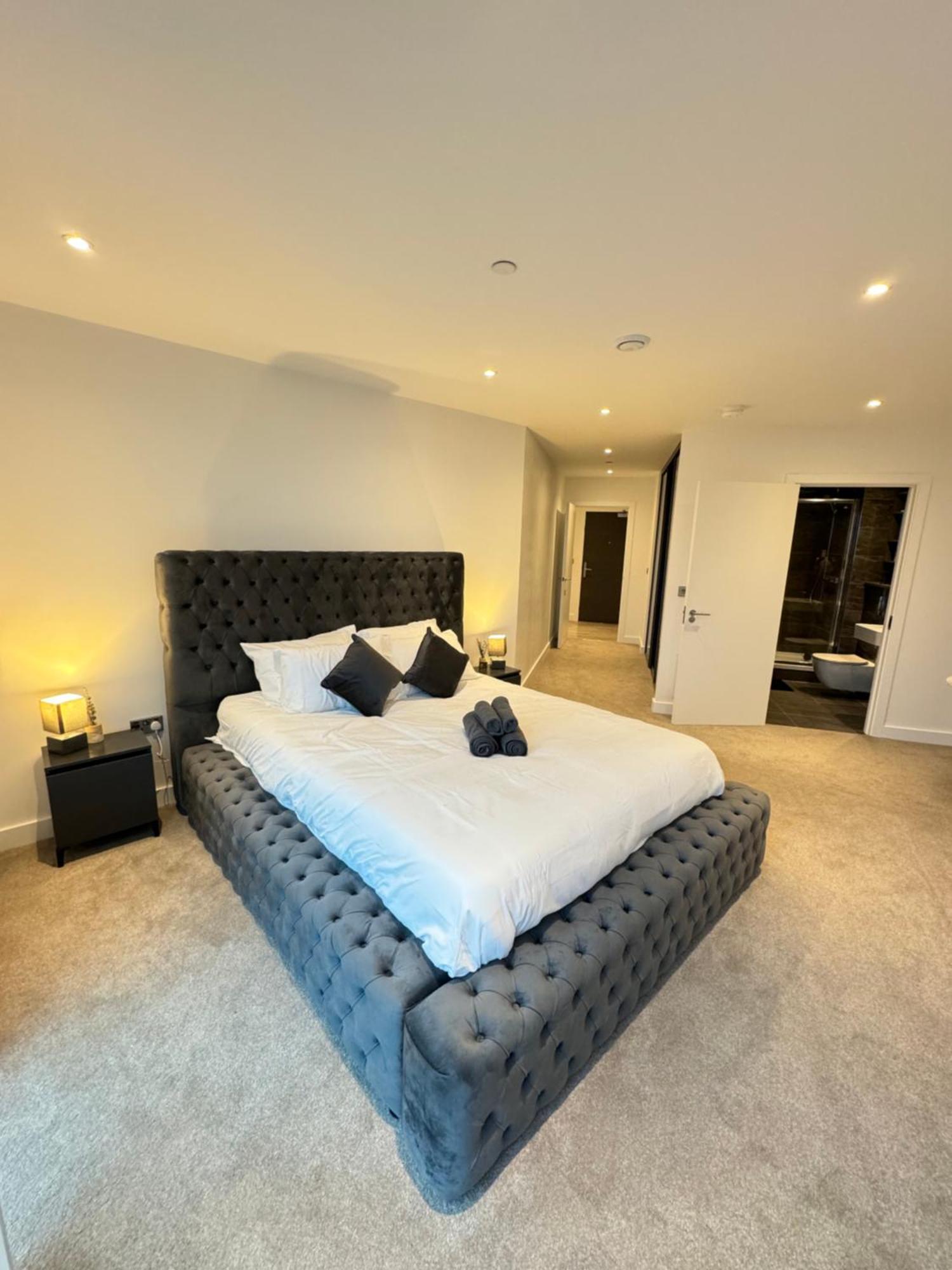3 Bedroom Penthouse In The Centre Deansgate New Build High Floor Manchester