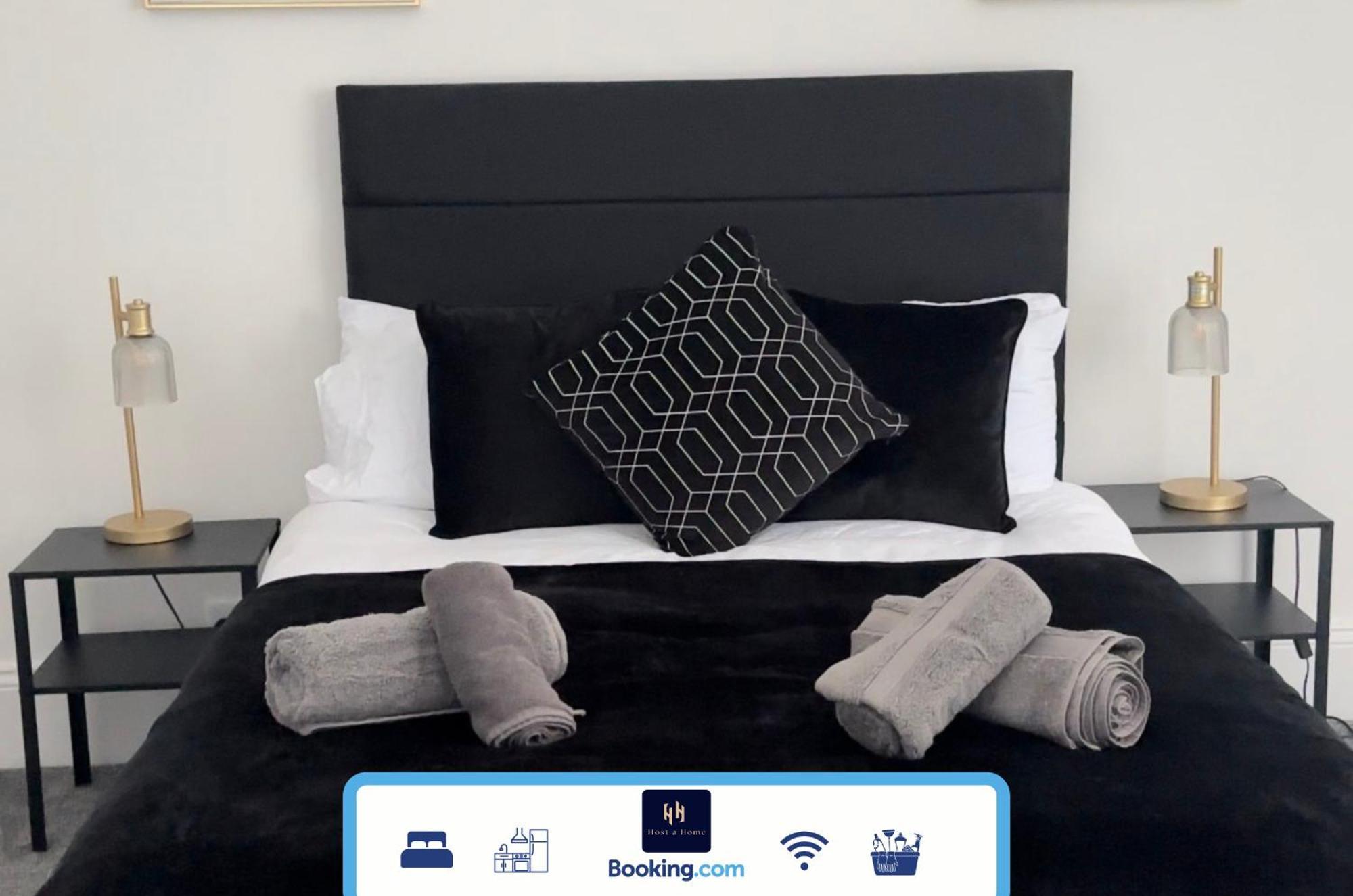 Large 3 Bed House Sleeps 6 By Host A * Manchester