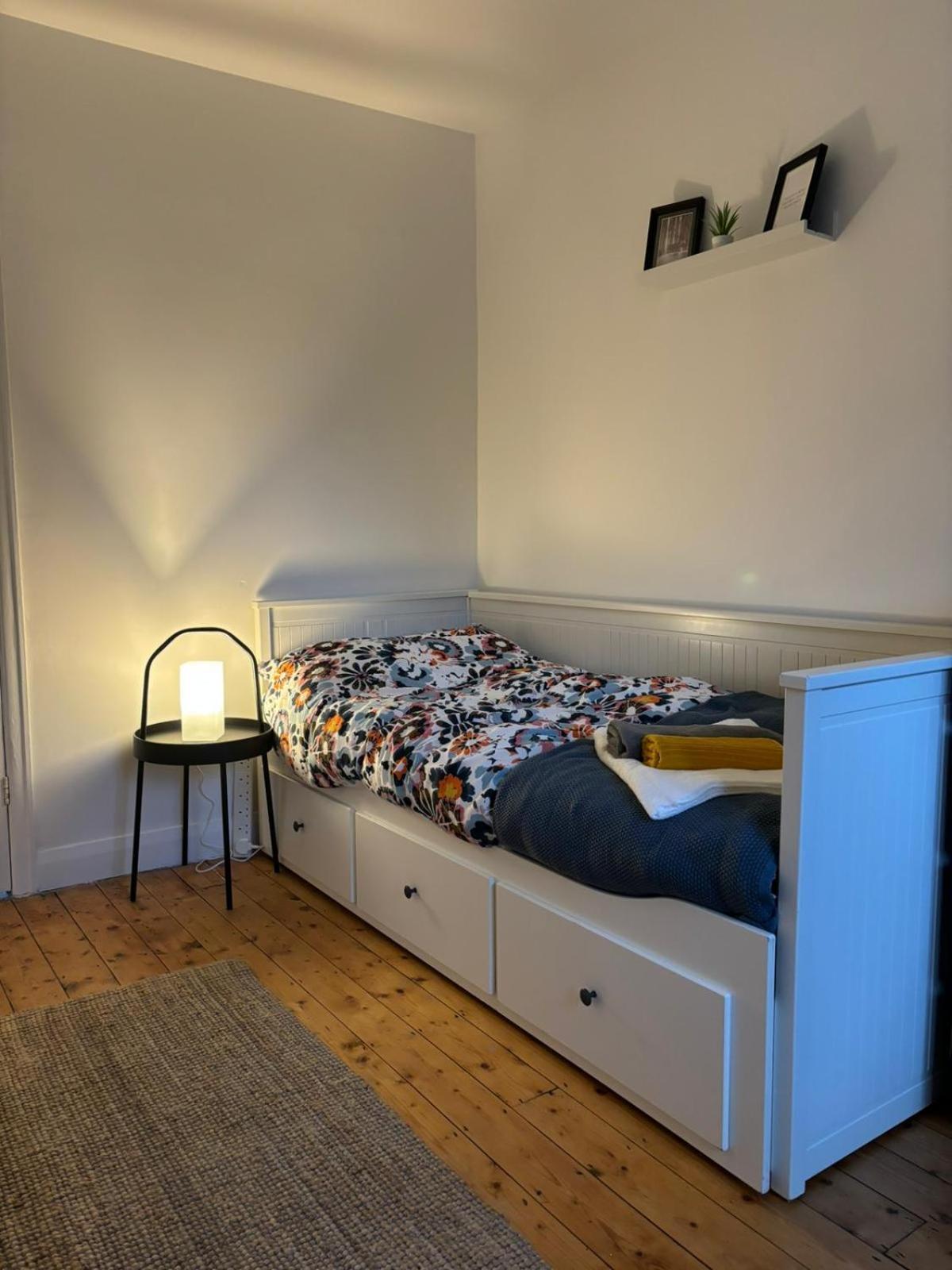 Blackley Rustic Gem A Suburb Hideaway *