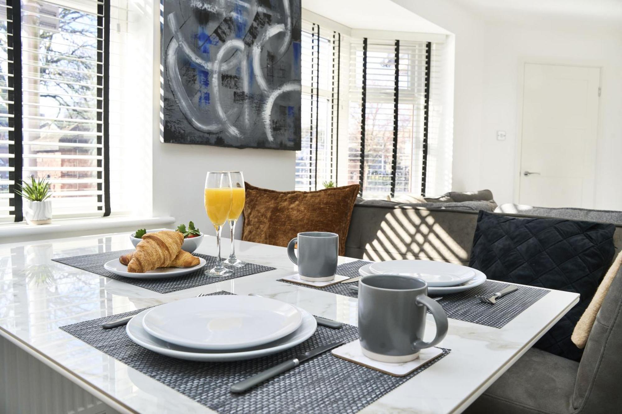 Holiday home Spacious 2-Bed Home Near Manchester City Centre, Fast Wifi Manchester