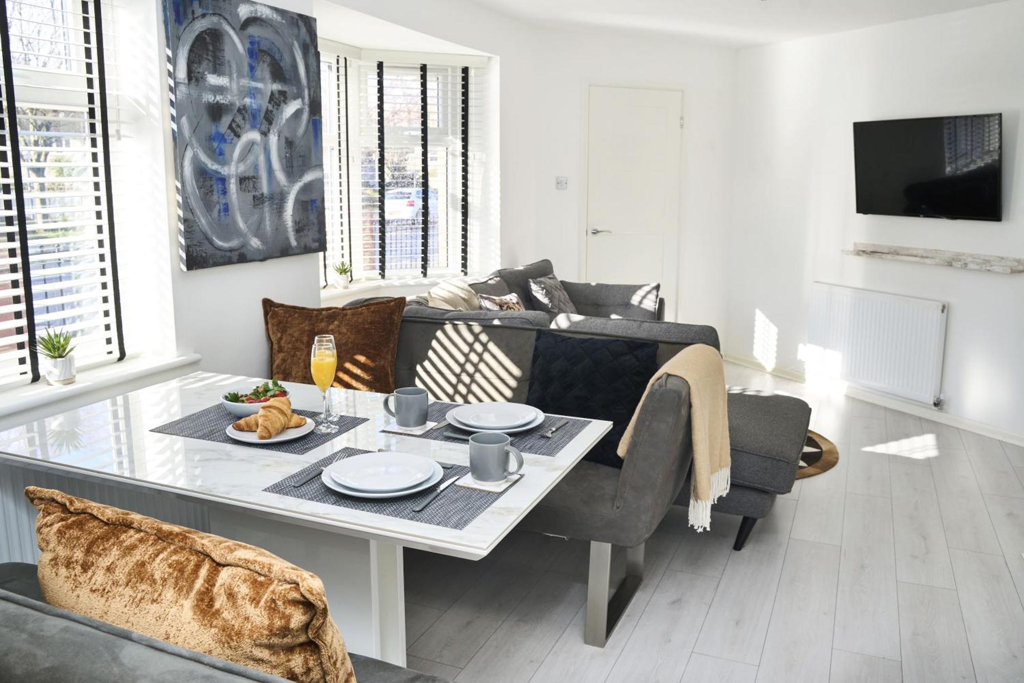 Holiday home Spacious 2-Bed Home Near Manchester City Centre, Fast Wifi