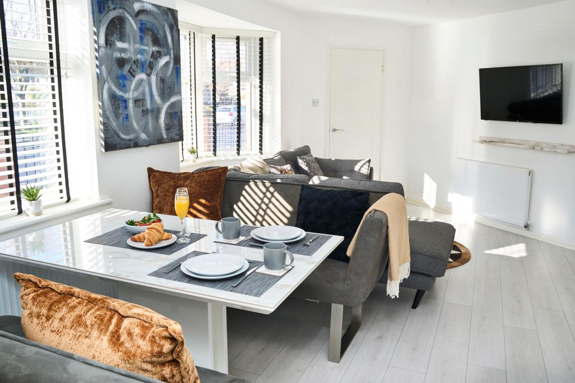 Holiday home Spacious 2-Bed Home Near Manchester City Centre, Fast Wifi