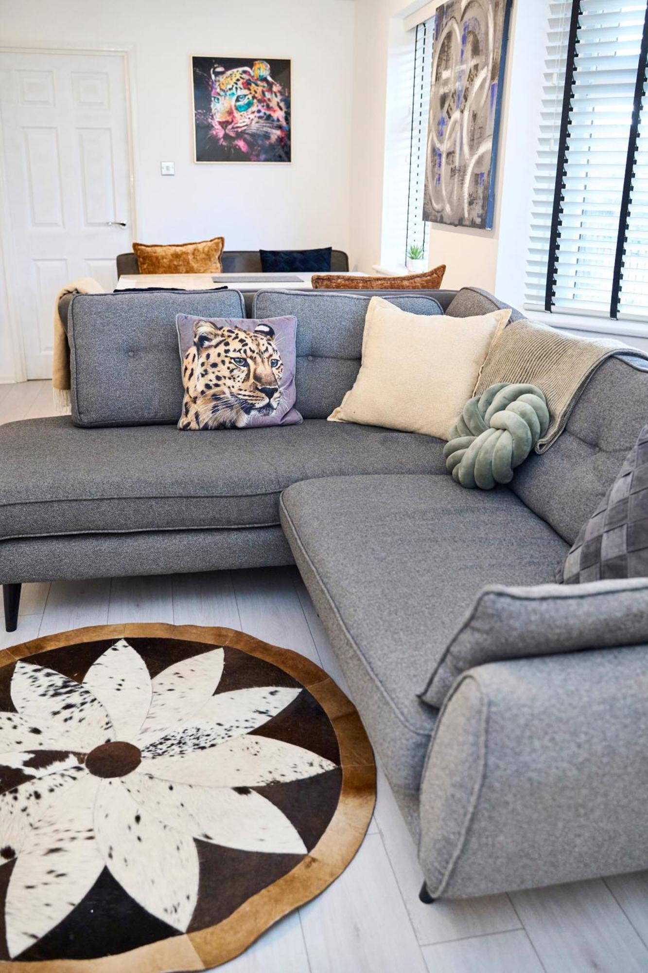 Spacious 2-Bed Home Near Manchester City Centre, Fast Wifi * Manchester