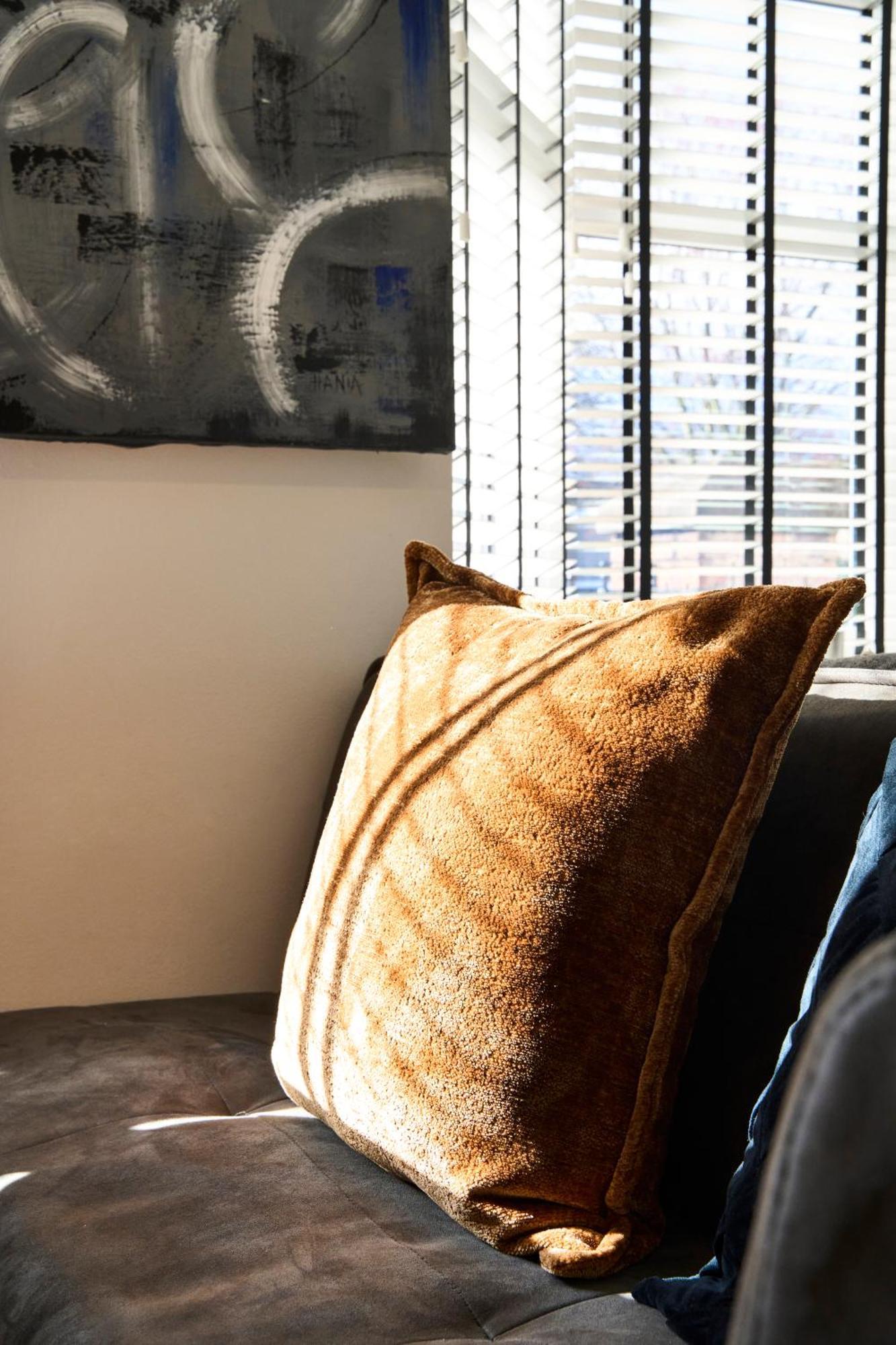 Spacious 2-Bed Home Near Manchester City Centre, Fast Wifi