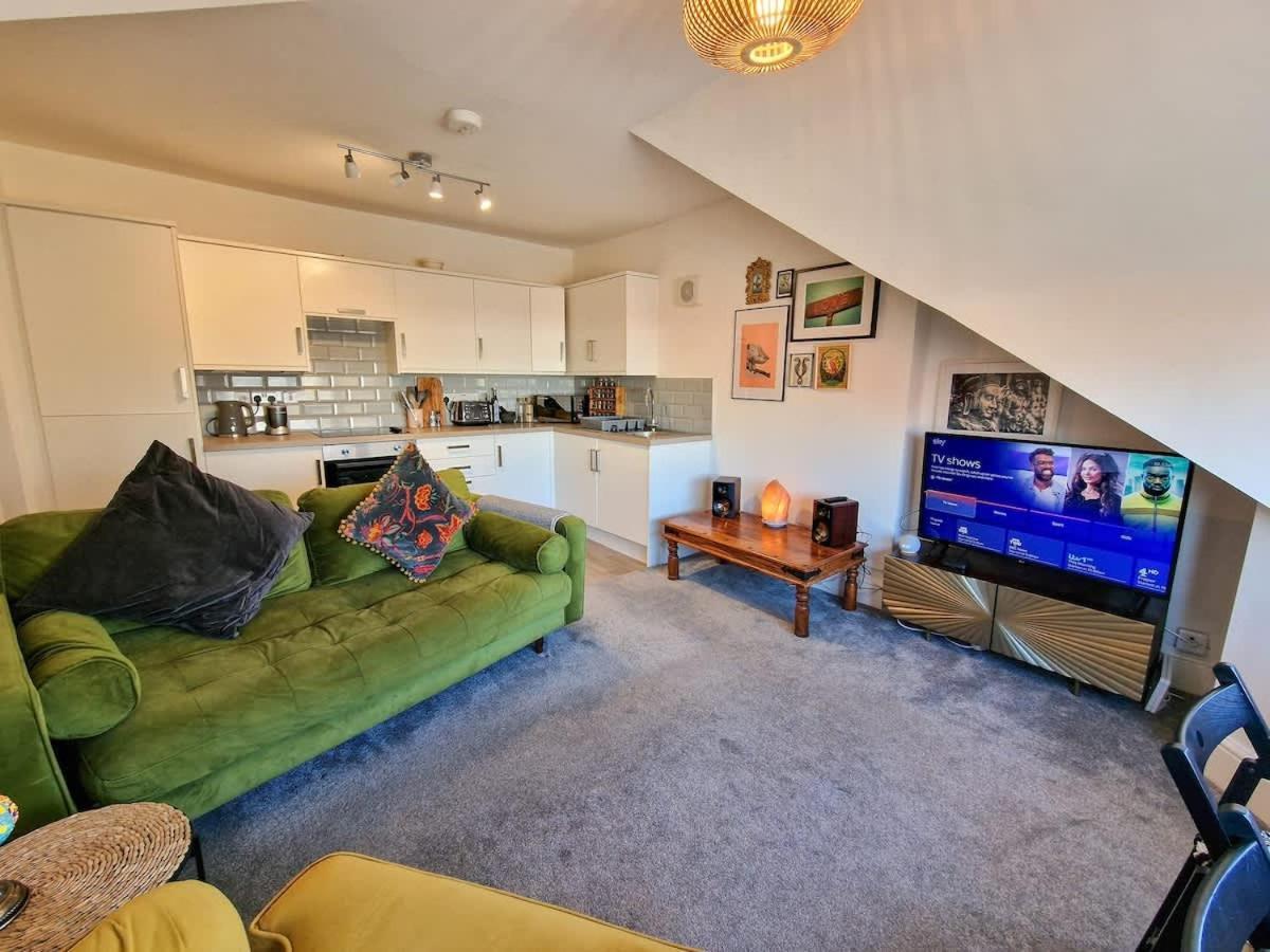 Old Trafford 1 Bed By Superhost Apartment