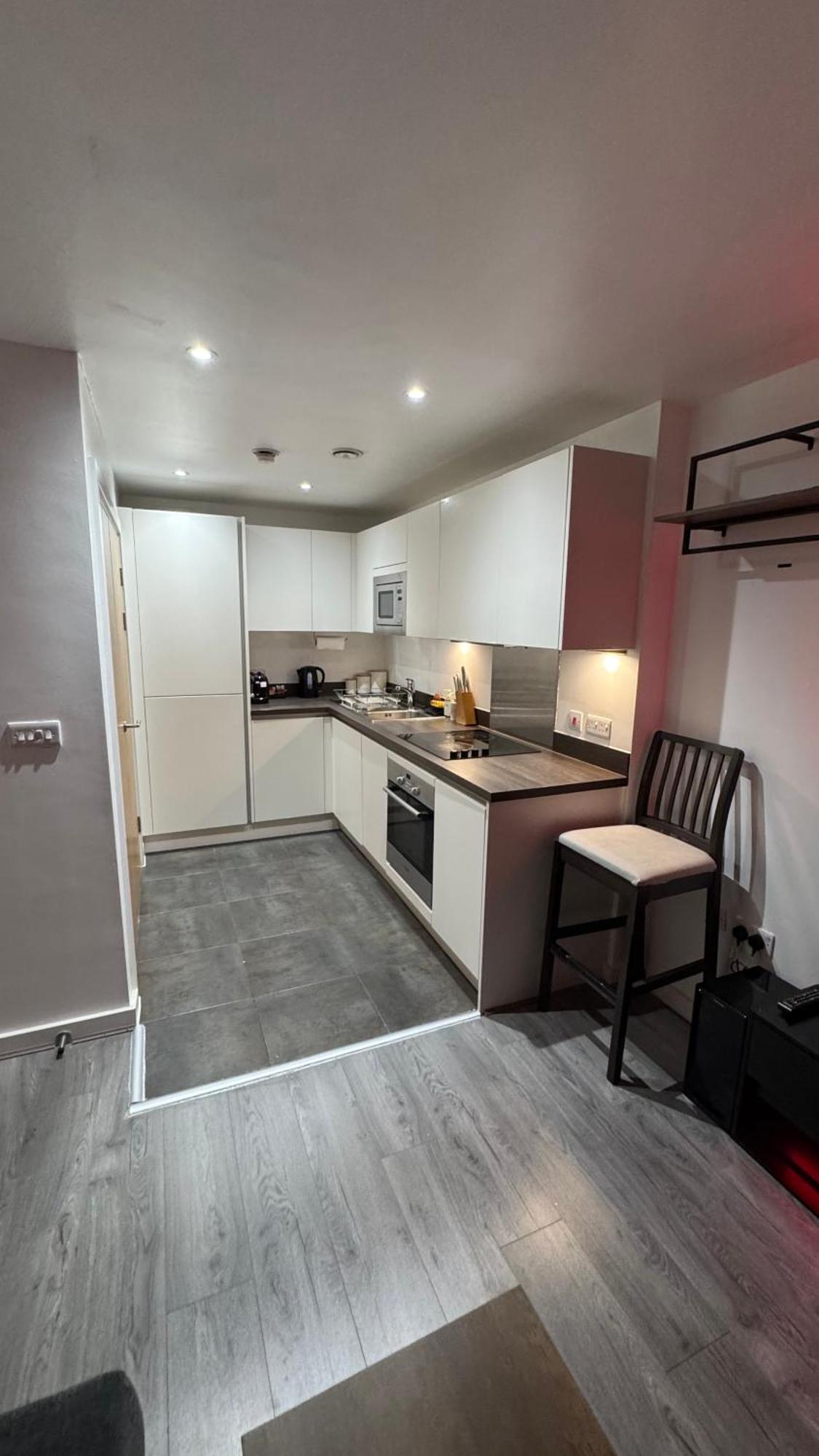 Luxury 1 Bedroom Apartment, Center With Balcony Manchester