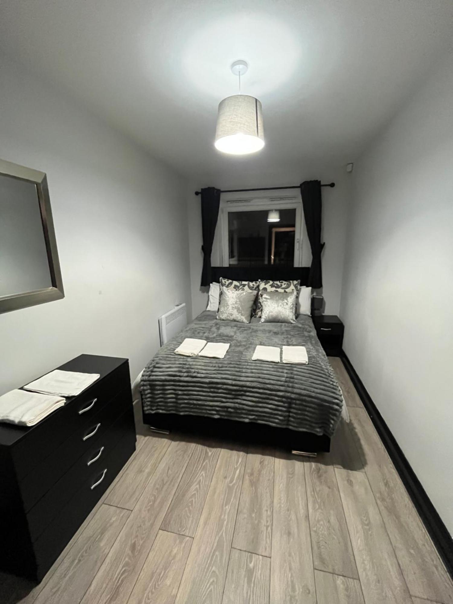 Suite-dreamz-mcr Apartment