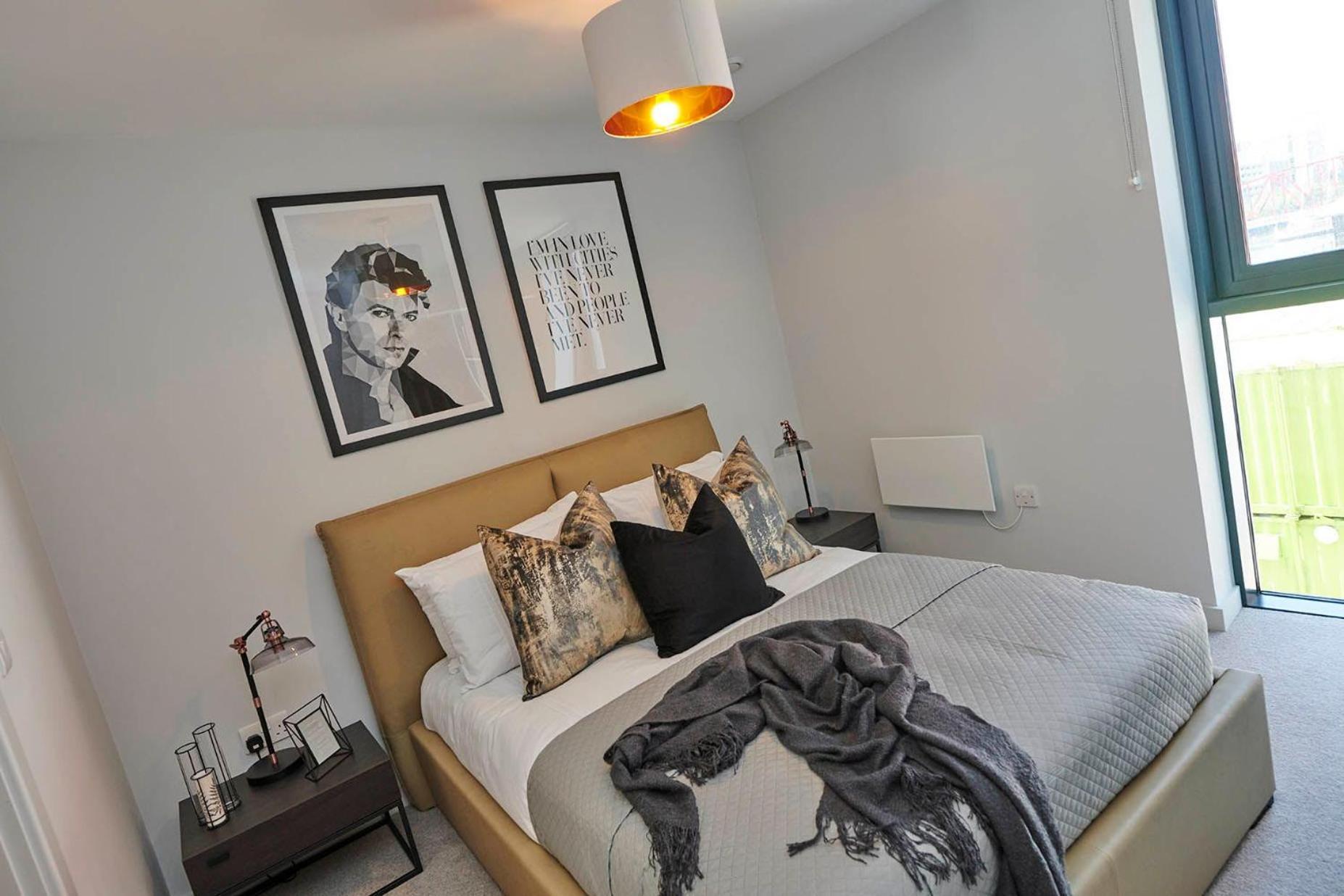 Chic And Spacious In The Heart Of Salford Apartment