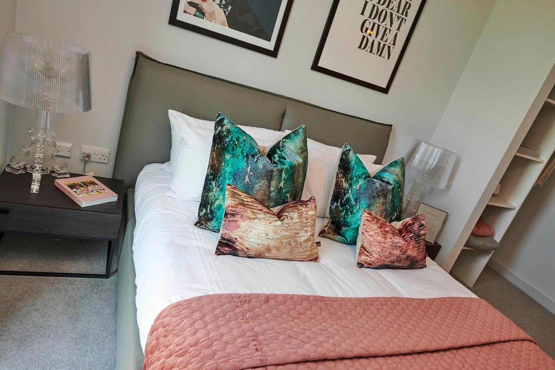 Chic And Spacious In The Heart Of Salford Apartment *