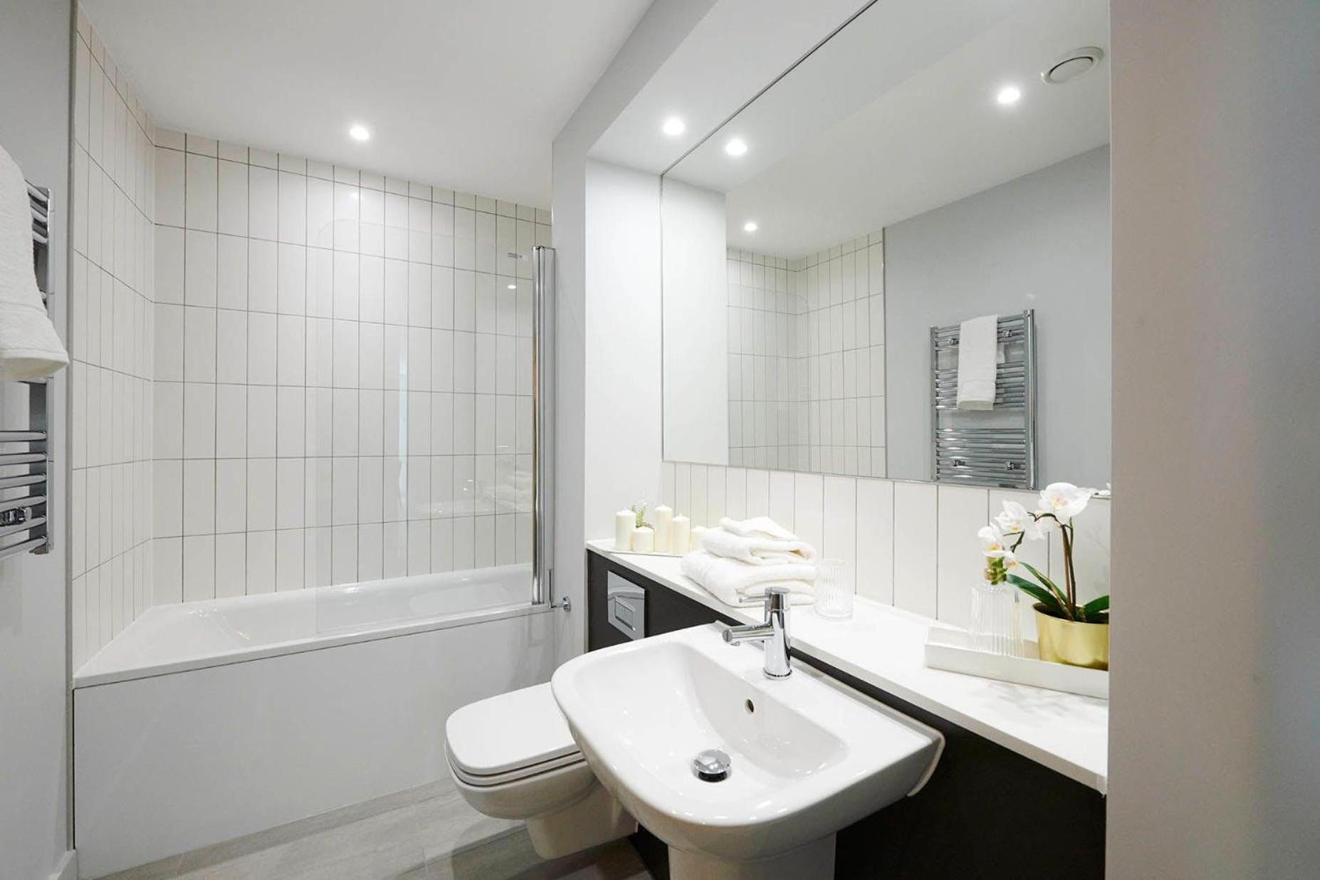 Apartment Chic And Spacious In The Heart Of Salford *