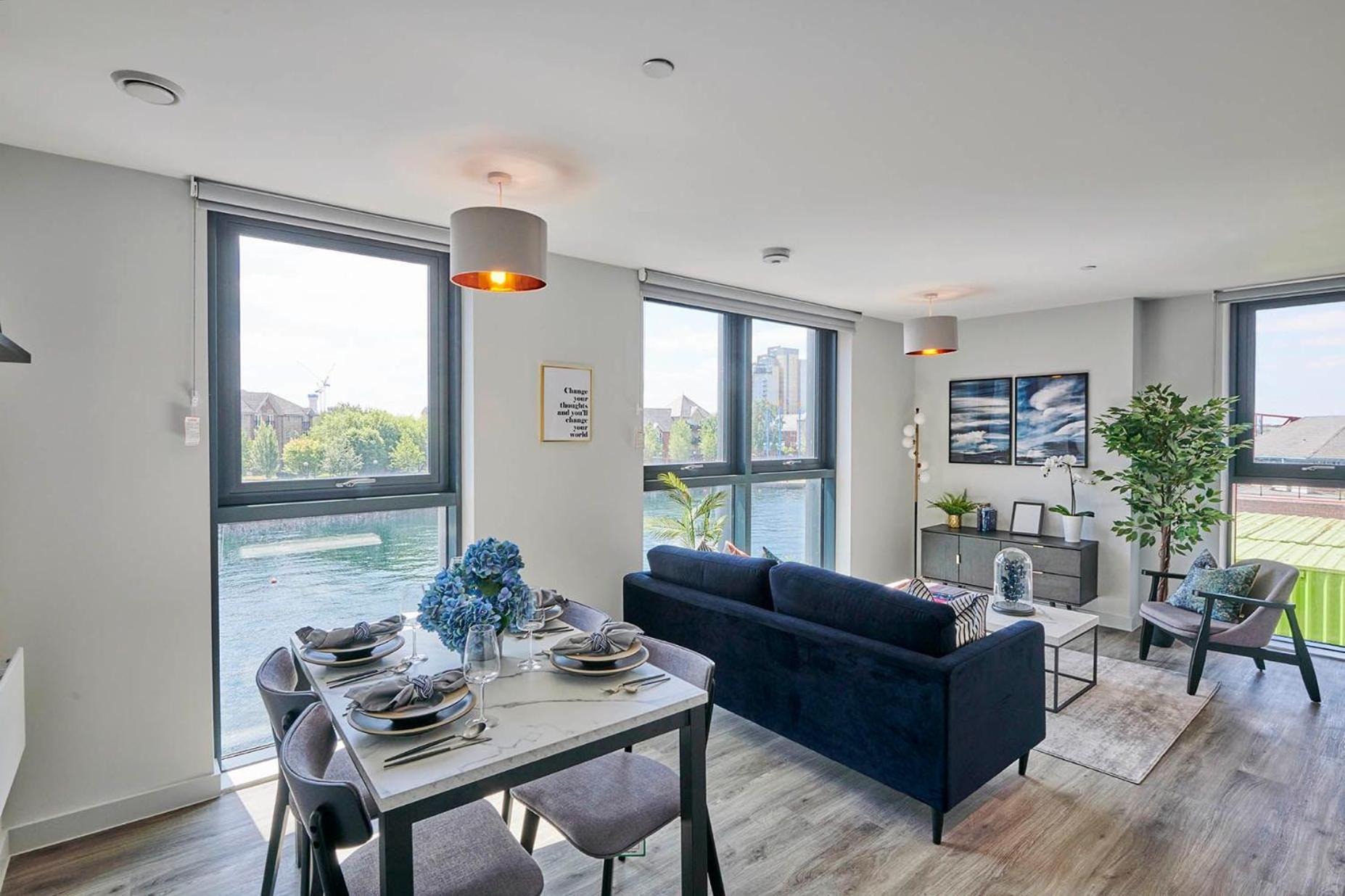 Chic And Spacious In The Heart Of Salford Apartment *