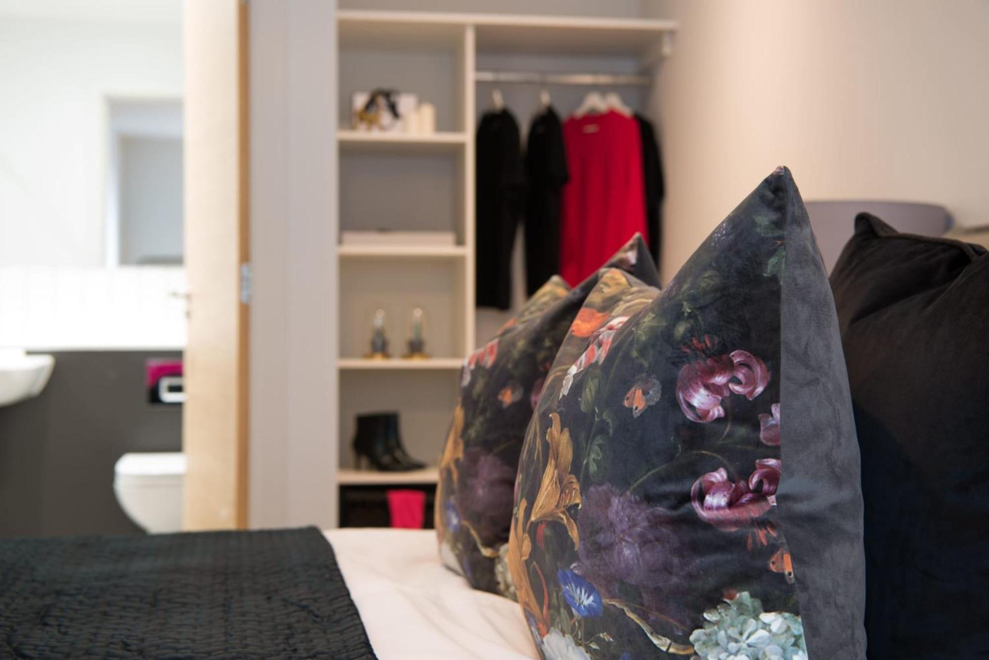 Chic And Spacious In The Heart Of Salford Apartment Manchester