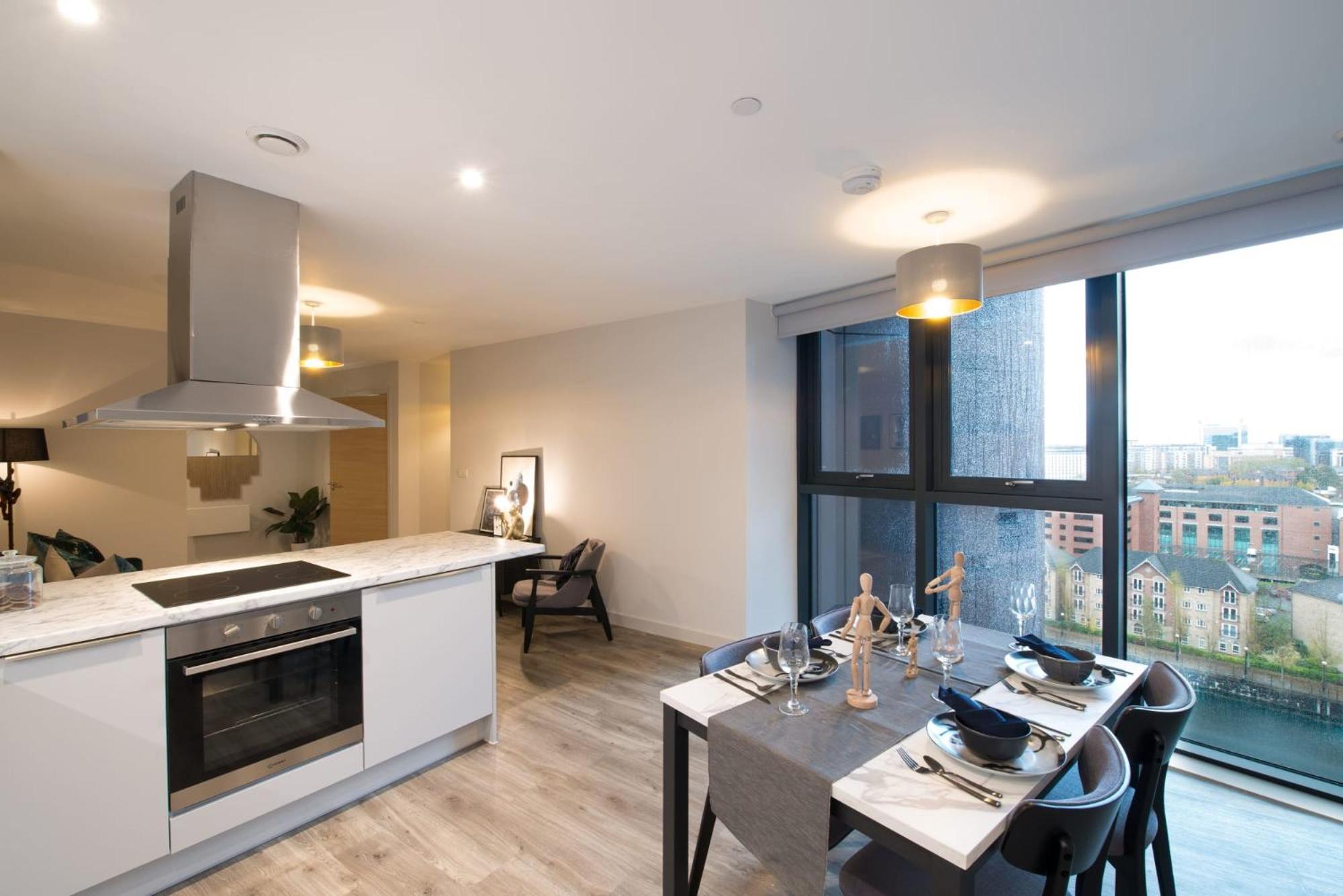 Chic And Spacious In The Heart Of Salford Apartment