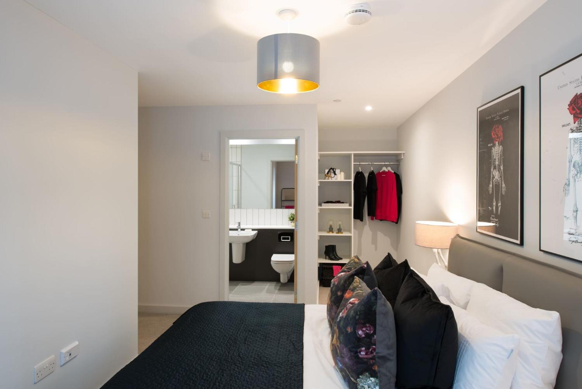 Chic And Spacious In The Heart Of Salford Apartment *