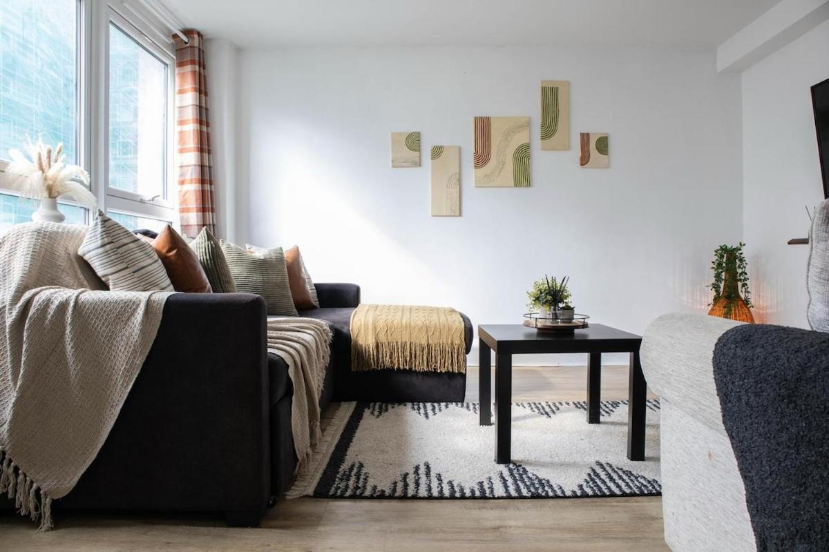 Cozy Next To Ao Arena With Free Parking *
