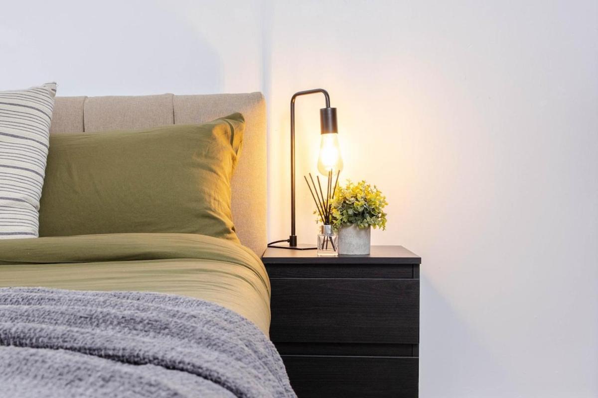Apartment Cozy Next To Ao Arena With Free Parking *