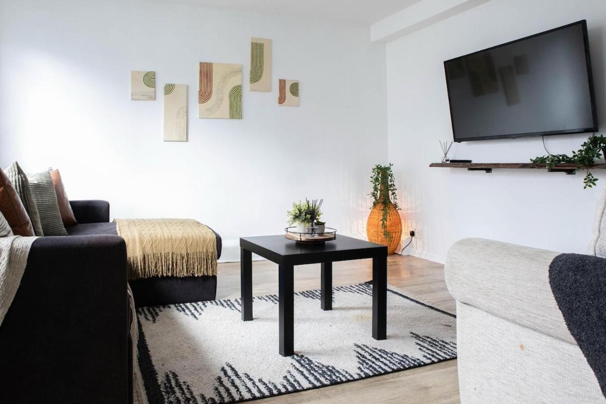Cozy Next To Ao Arena With Free Parking Apartment *