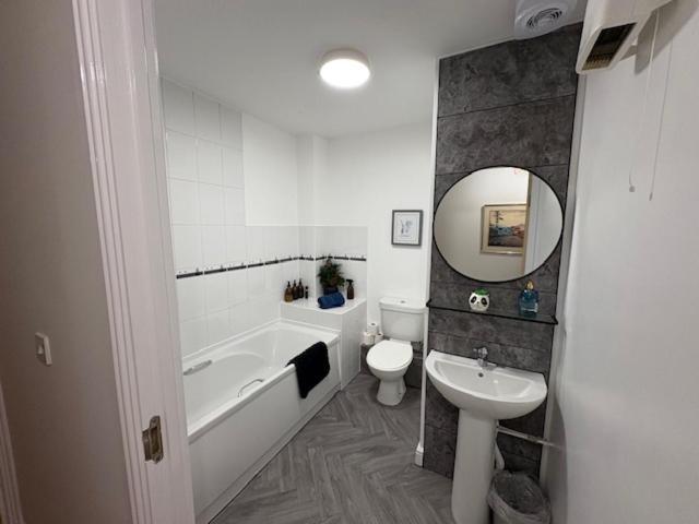Cosy, 2 Bed Flat Parking