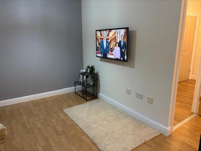 Cosy, 2 Bed Flat Parking Apartment