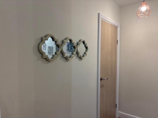 Cosy, 2 Bed Flat Parking Apartment