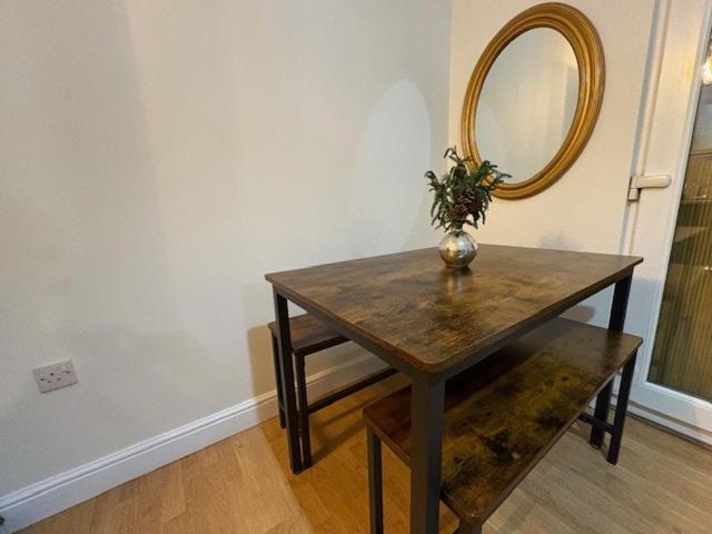 Cosy, 2 Bed Flat Parking Manchester