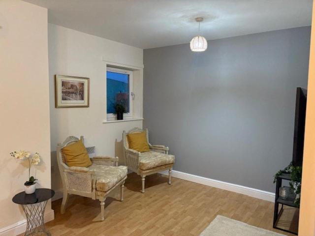 Cosy, 2 Bed Flat Parking Apartment Manchester