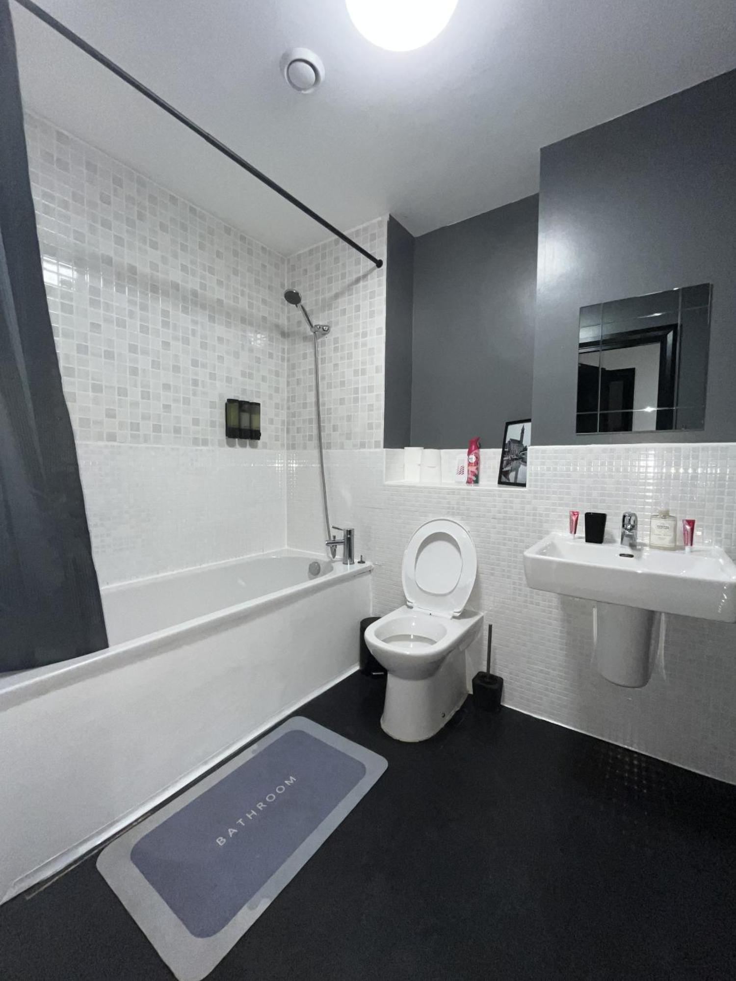 Suite-dreamz-mcr Apartment