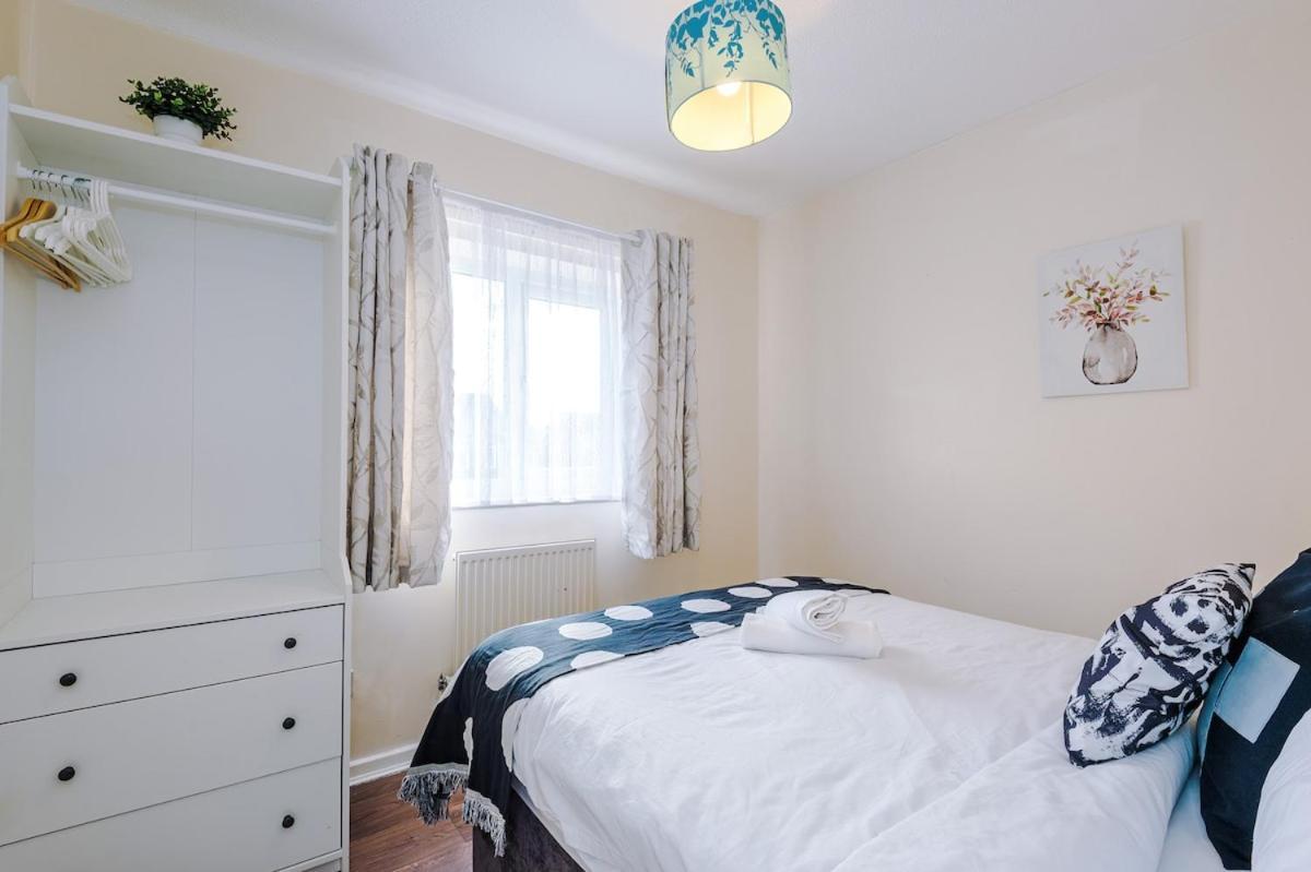 Cozy 3 Bed With Ps4 And Parking By Vista Short Lets Vakantiehuis Manchester