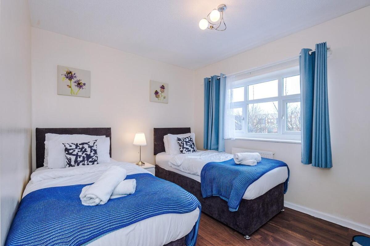 Cozy 3 Bed With Ps4 And Parking By Vista Short Lets Vakantiehuis