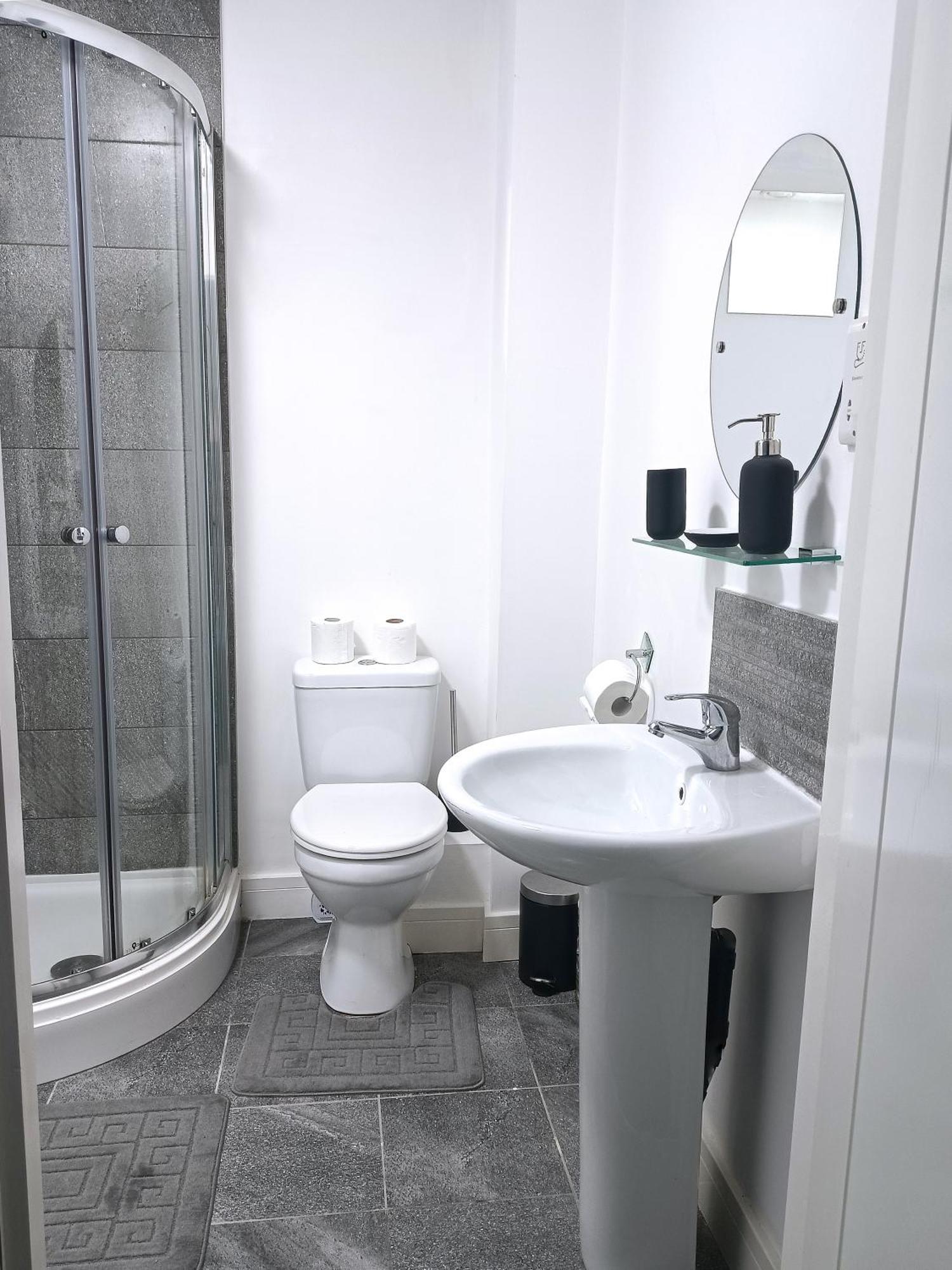 Apartment Stylish 2 Bedroom-free Parking *