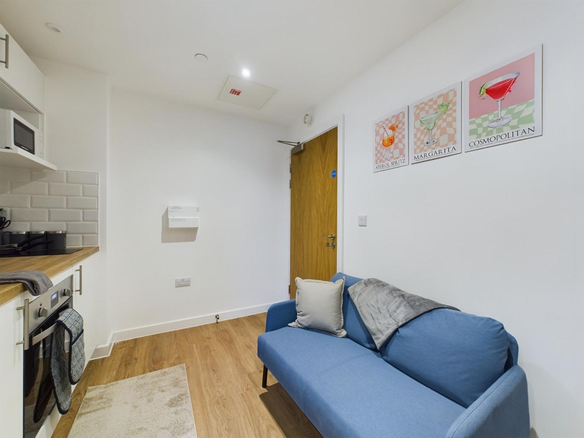 Charming Type In Cheltenham Apartment