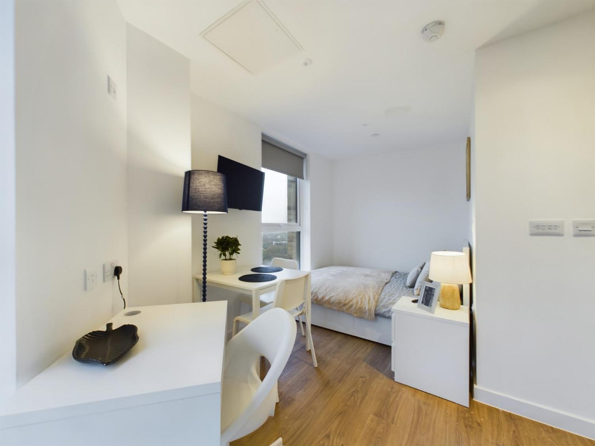 Charming Type In Cheltenham Apartment