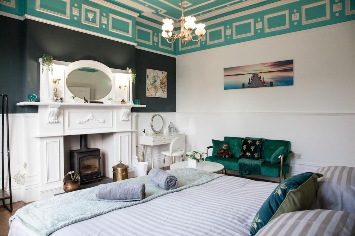 The Turquoise Double In A 6 Bedroom Victorian House Apartment *