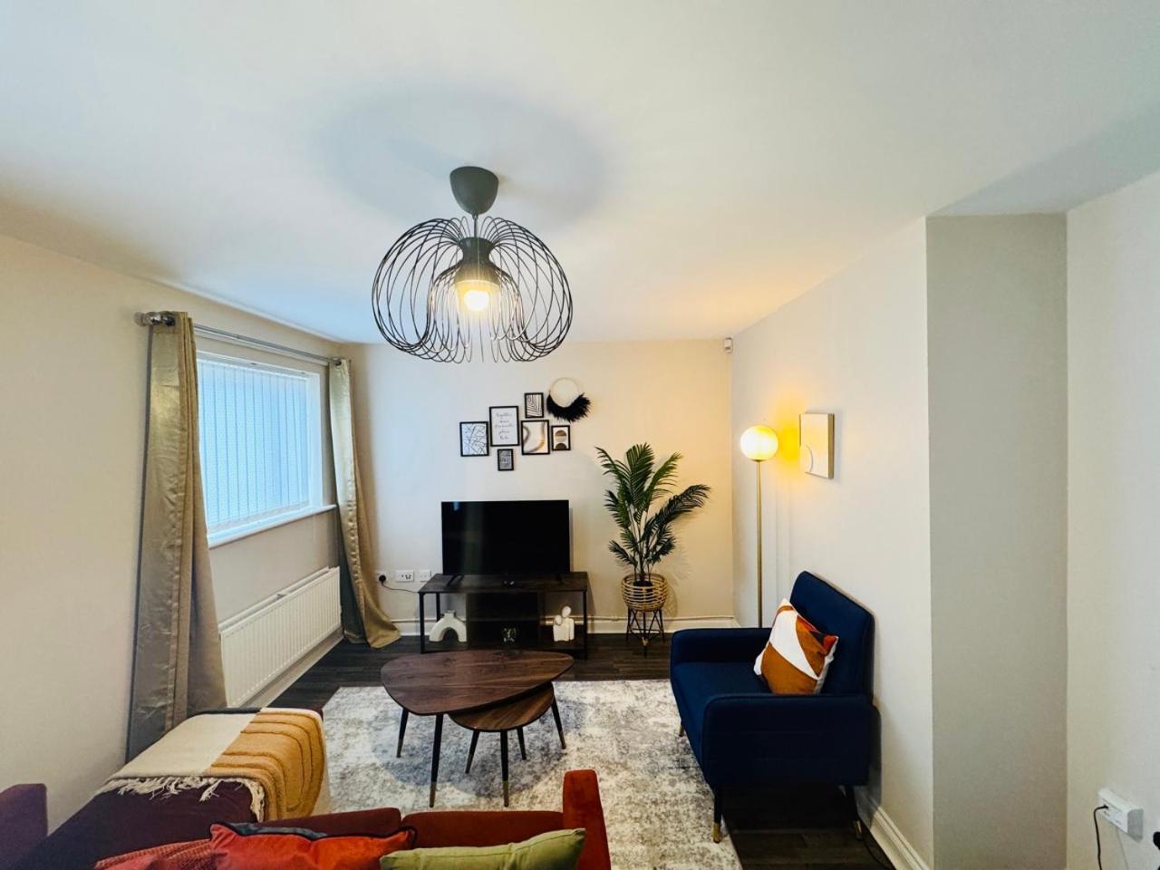 Modern 4-bed House Free Parking Walking Distance To Coop Live , Etihad, Ancoats And Centre Holiday home