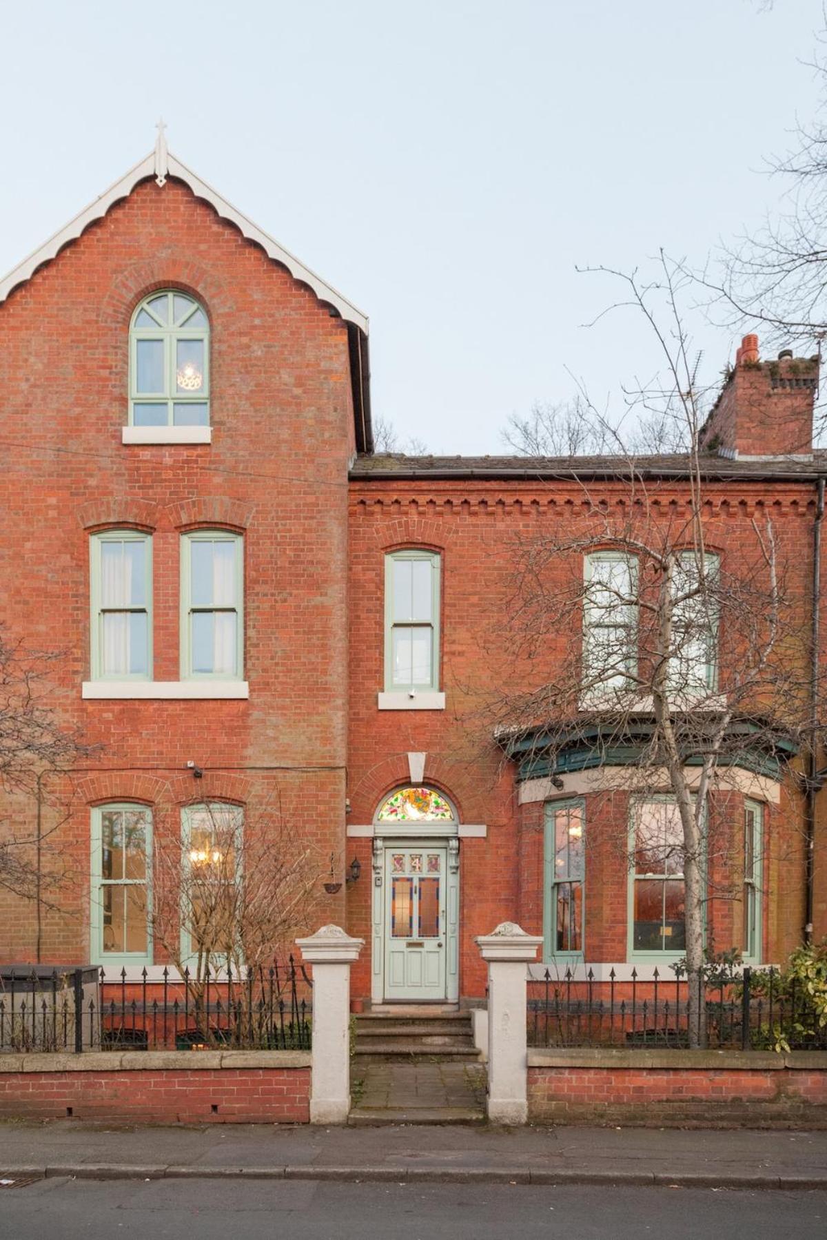The Turquoise Double In A 6 Bedroom Victorian House *