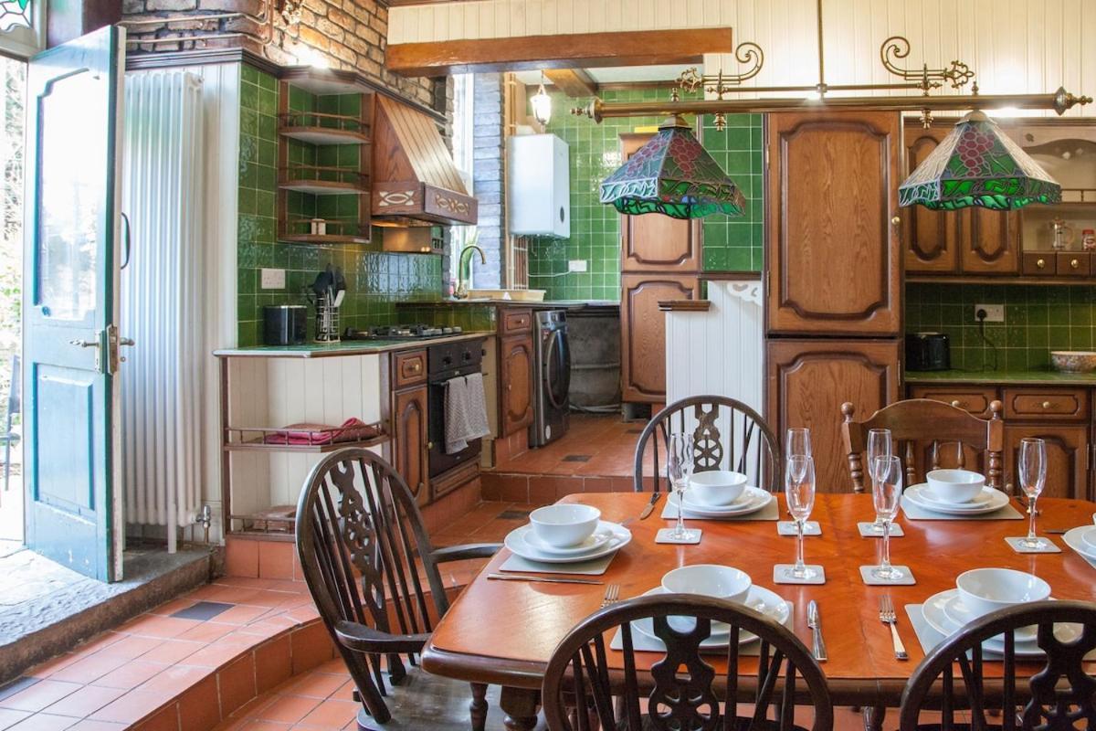 The Blue Duo In A 6 Bedroom Victorian Shared House Apartment Manchester