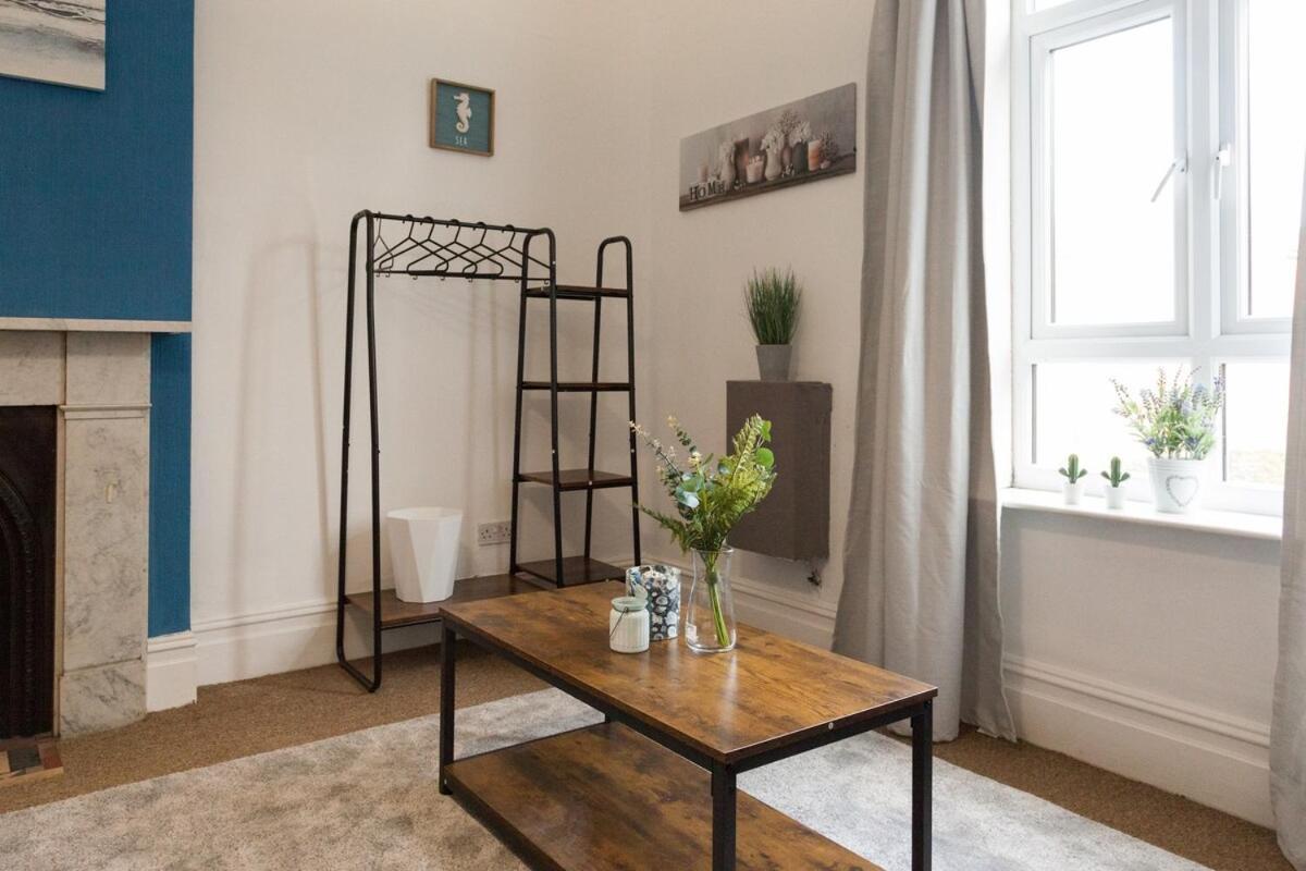 The Blue Duo In A 6 Bedroom Victorian Shared House Appartement