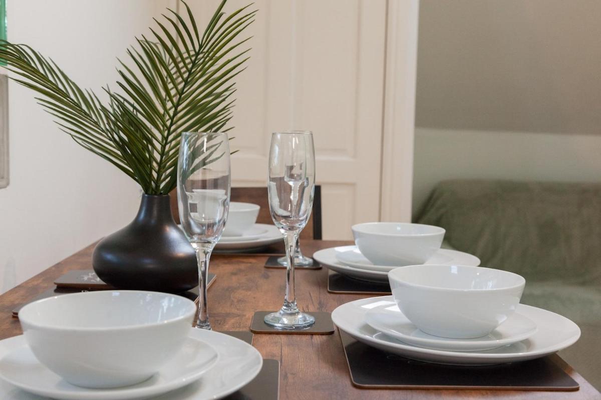 The Blue Duo In A 6 Bedroom Victorian Shared House Manchester