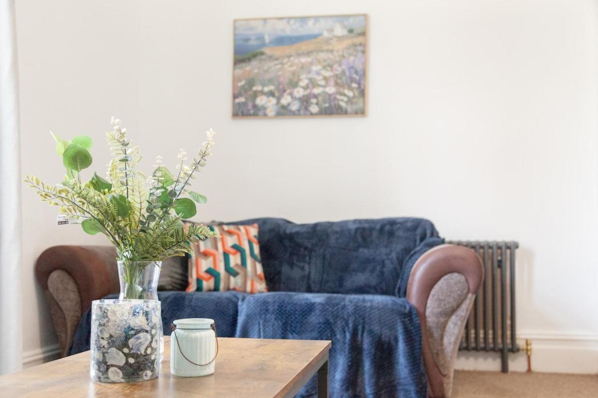 The Blue Duo In A 6 Bedroom Victorian Shared House Manchester