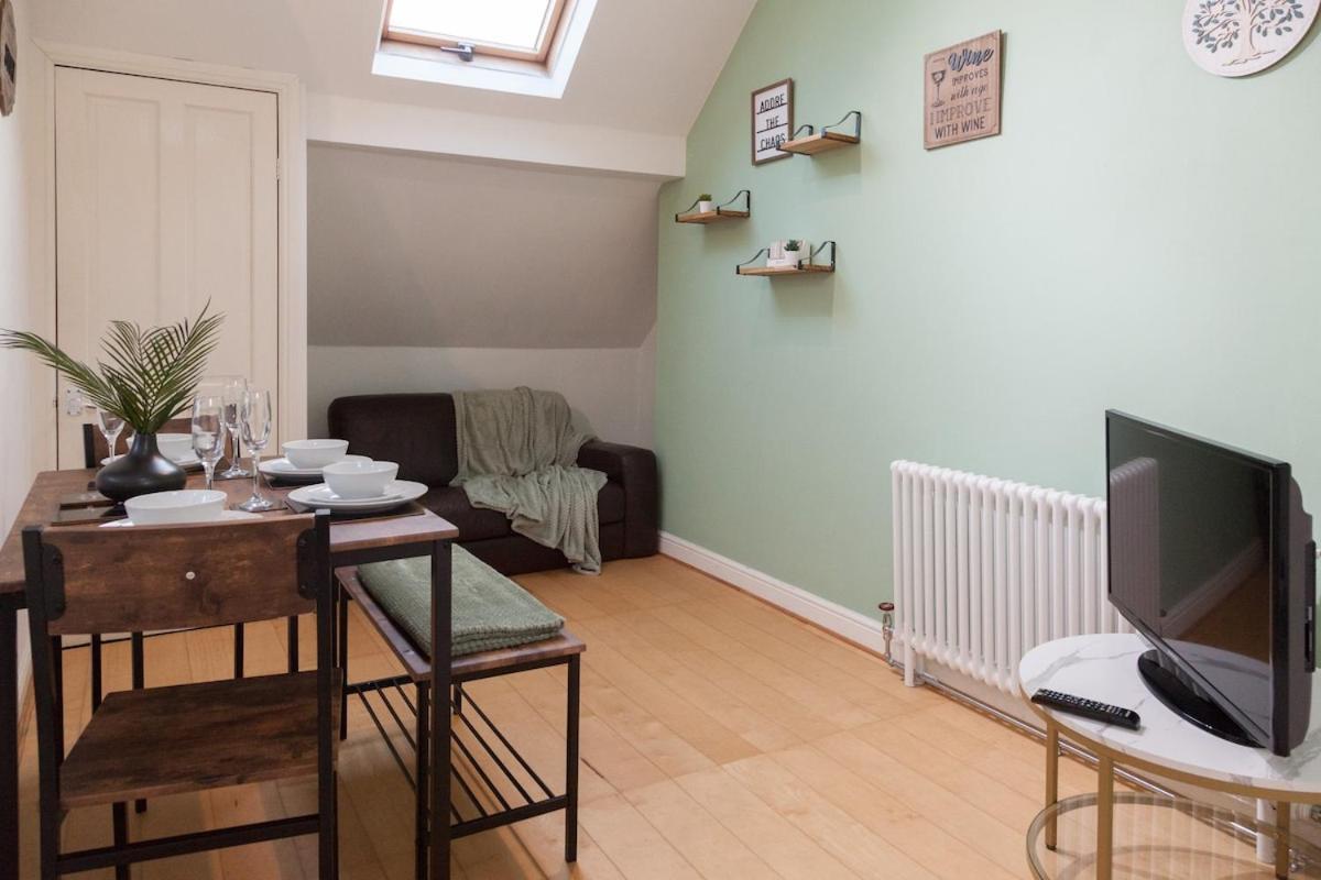 The Turquoise Double In A 6 Bedroom Victorian House * Manchester