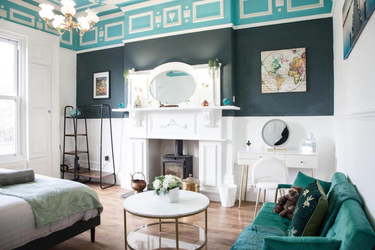 The Turquoise Double In A 6 Bedroom Victorian House Apartment *