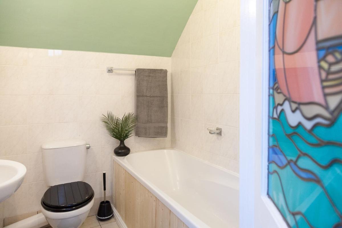 The Turquoise Double In A 6 Bedroom Victorian House