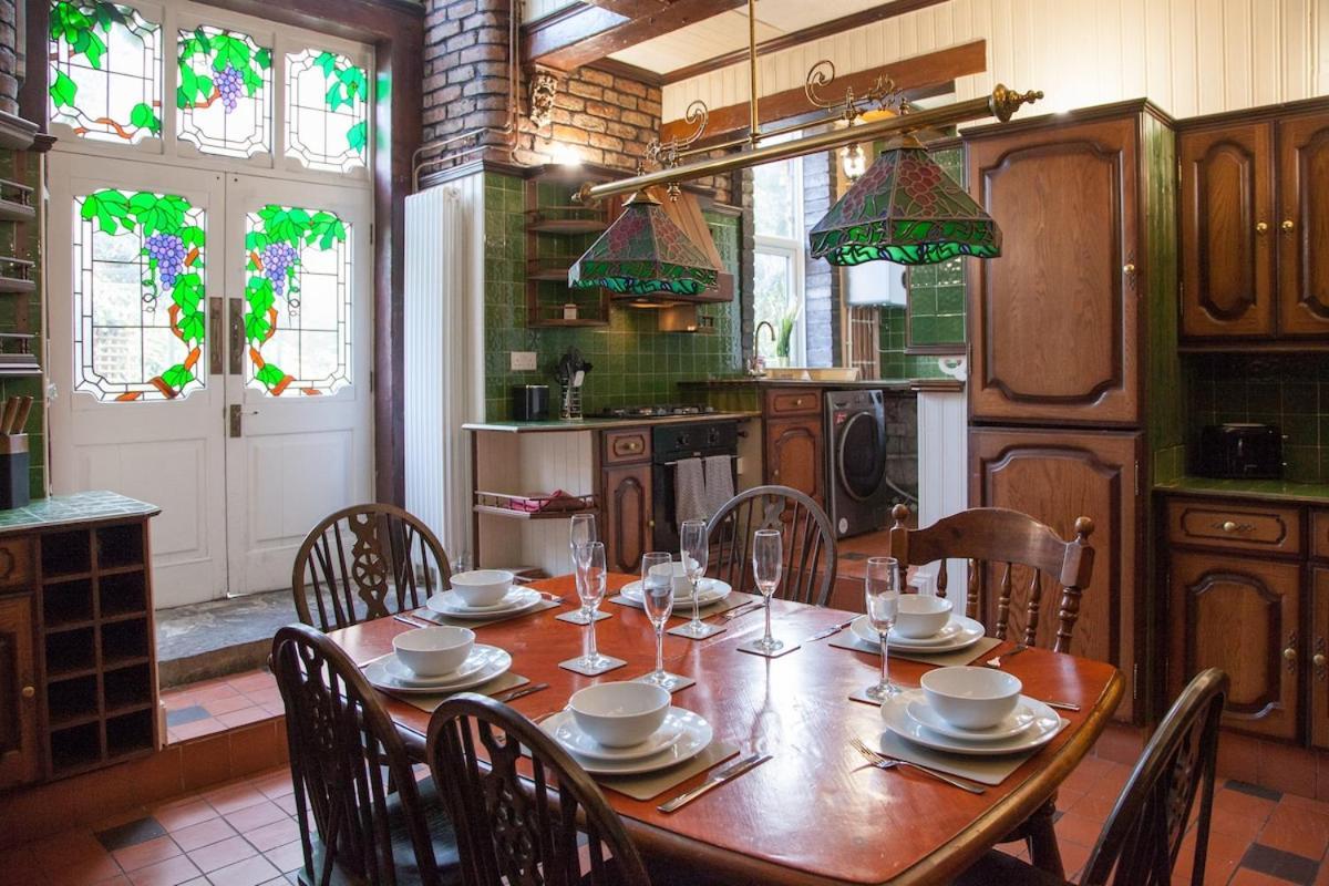 The Turquoise Double In A 6 Bedroom Victorian House Apartment *