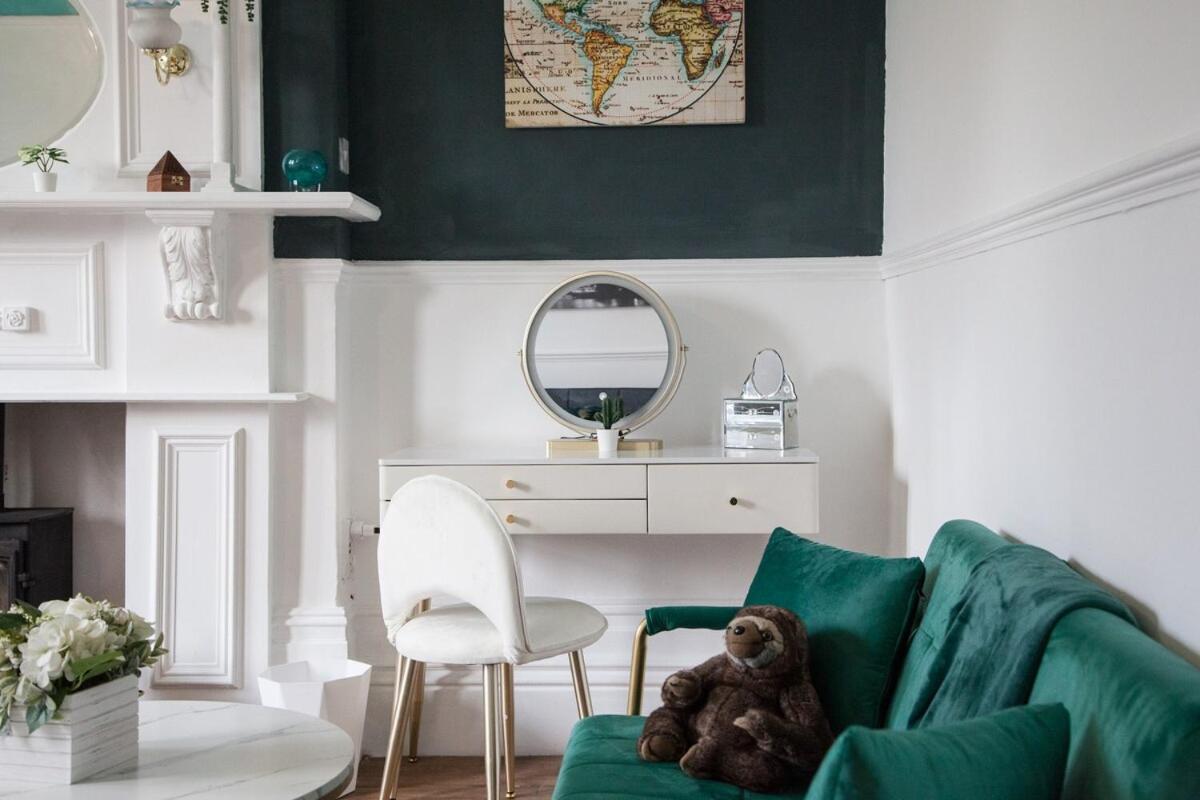 The Turquoise Double In A 6 Bedroom Victorian House Apartment