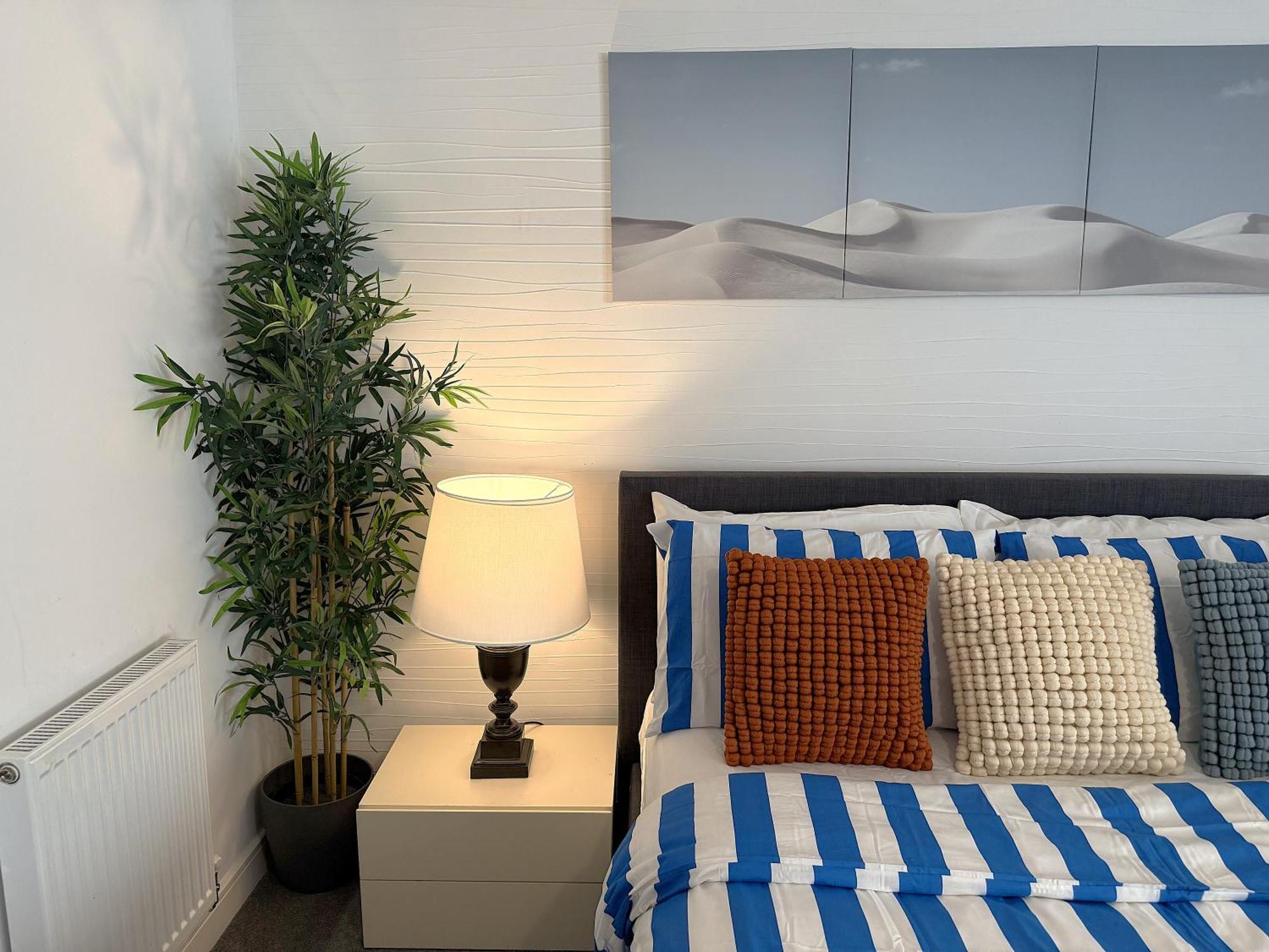 Homestay Luxury - Pick A - Free Parking & Kitchen Access, Near Etihad Stadium, The Coop Live & Piccadilly Station, *