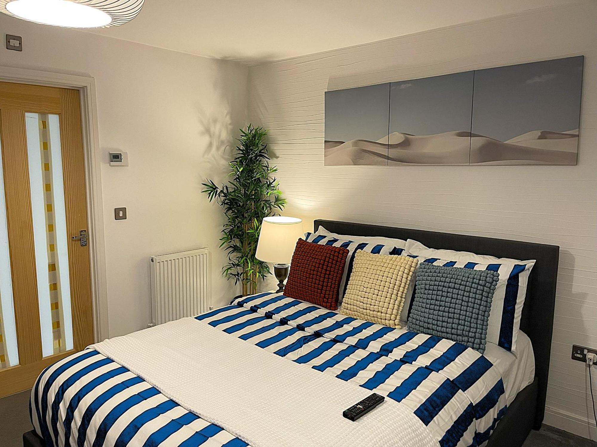 Luxury - Pick A - Free Parking & Kitchen Access, Near Etihad Stadium, The Coop Live & Piccadilly Station,