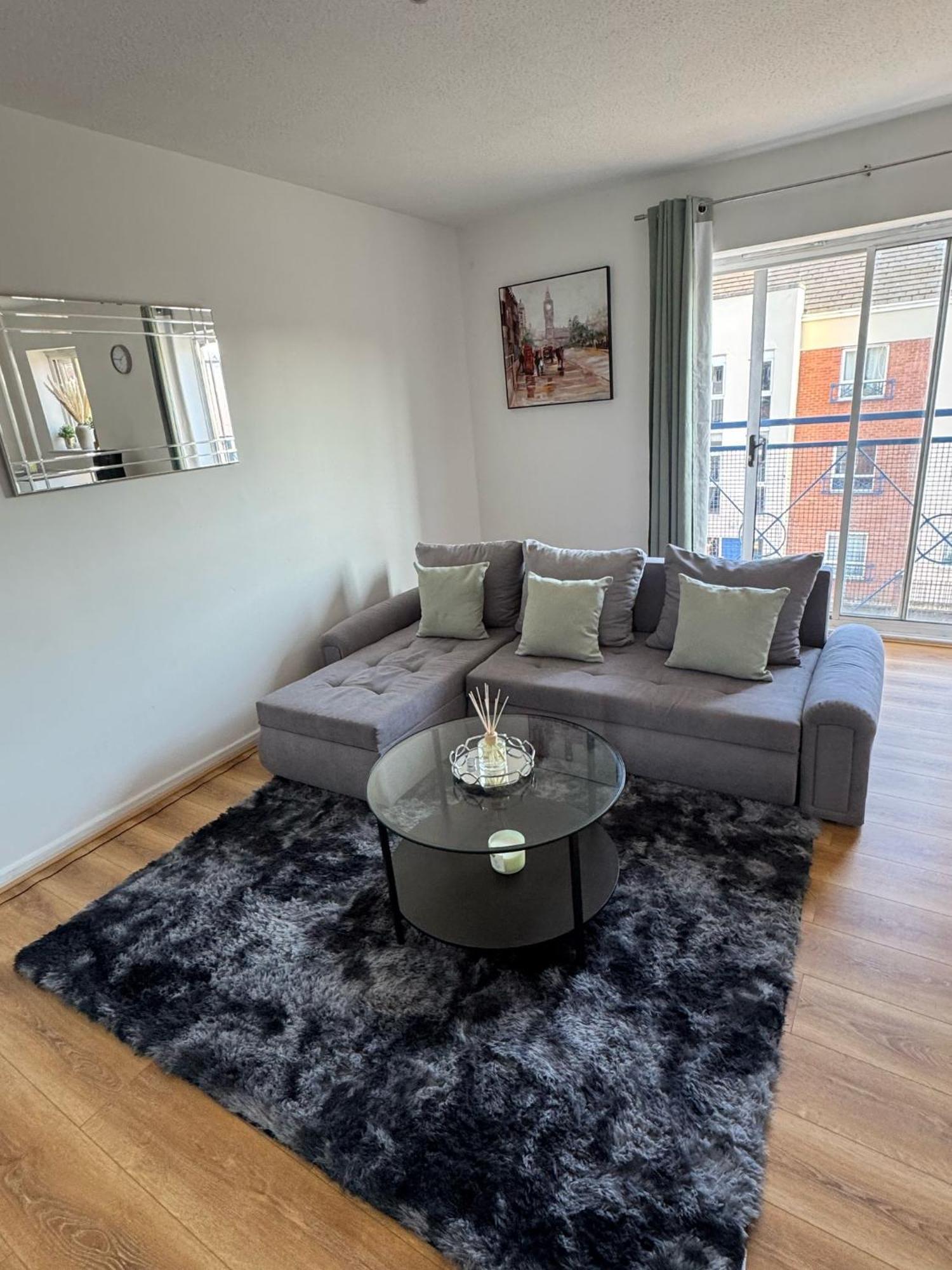 Apartment Stylish 3 Bed Flat Near Centre With Parking Manchester