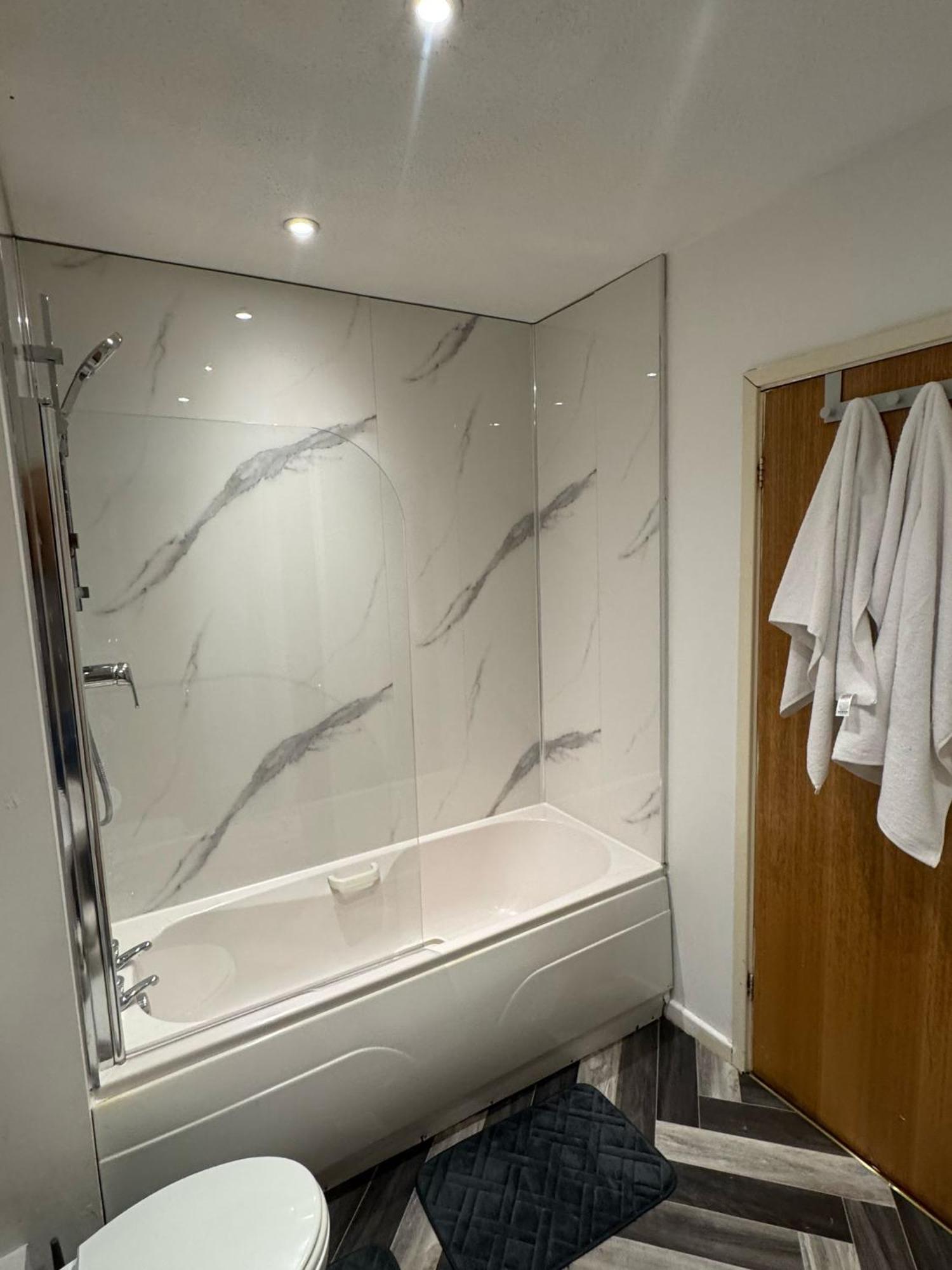 Apartment Stylish 3 Bed Flat Near Centre With Parking Manchester