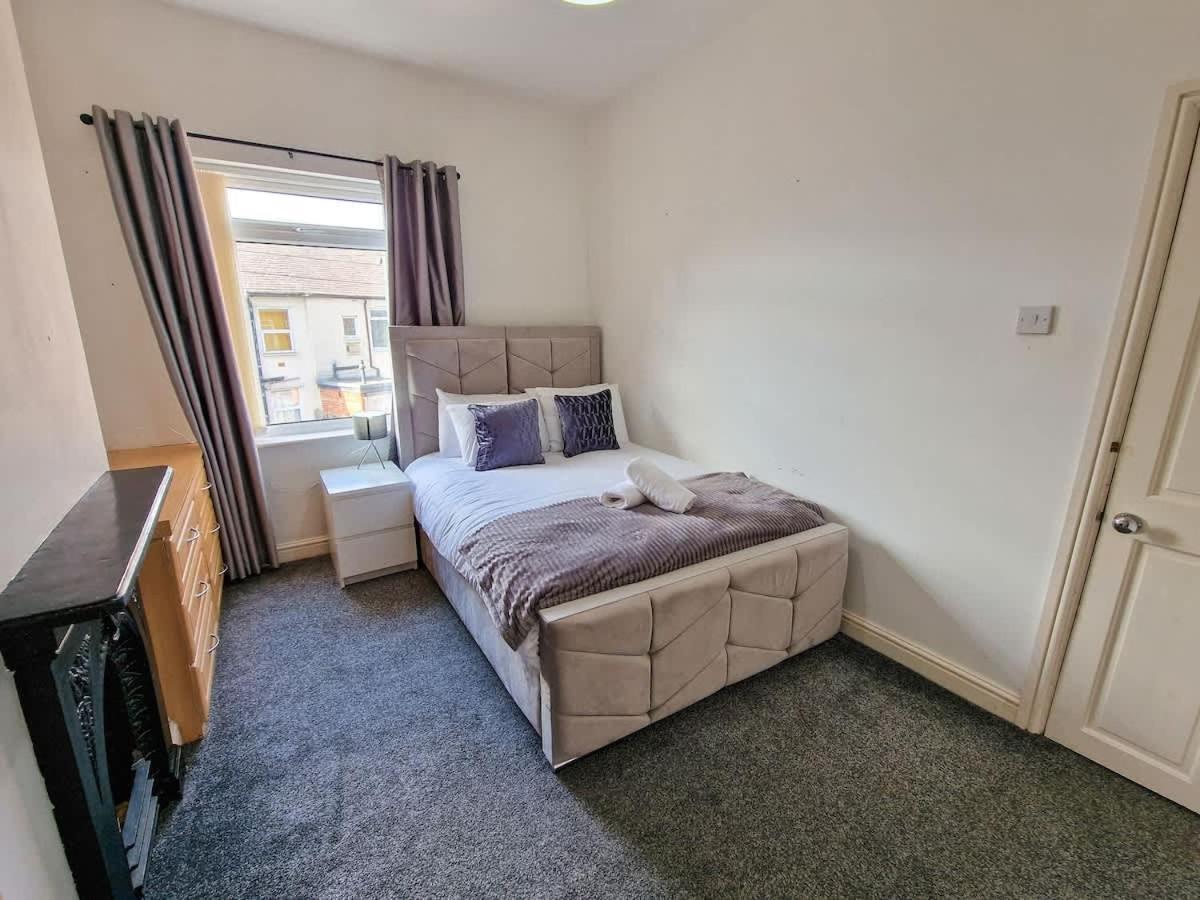 Salford Sleeps 10 By Superhost
